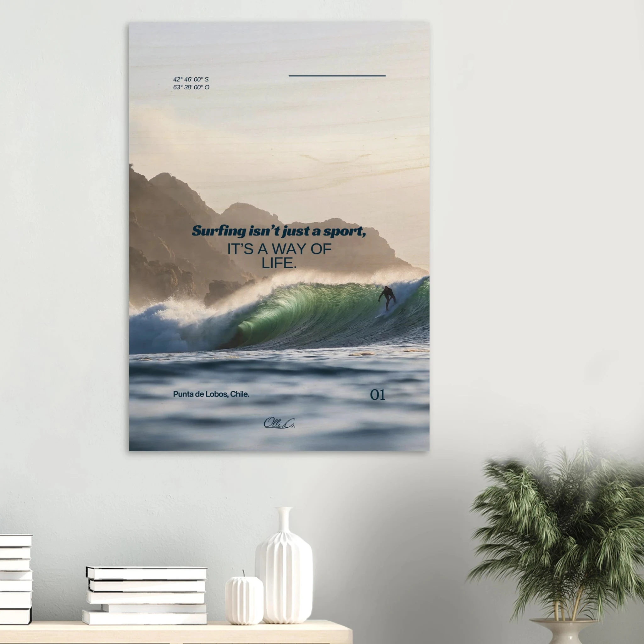 Punta de Lobos, Chile – Linker Pointbreak bei Pichilemu mit charakteristischen Felsnadeln Los Morros. Kunstdruck auf Holz.
