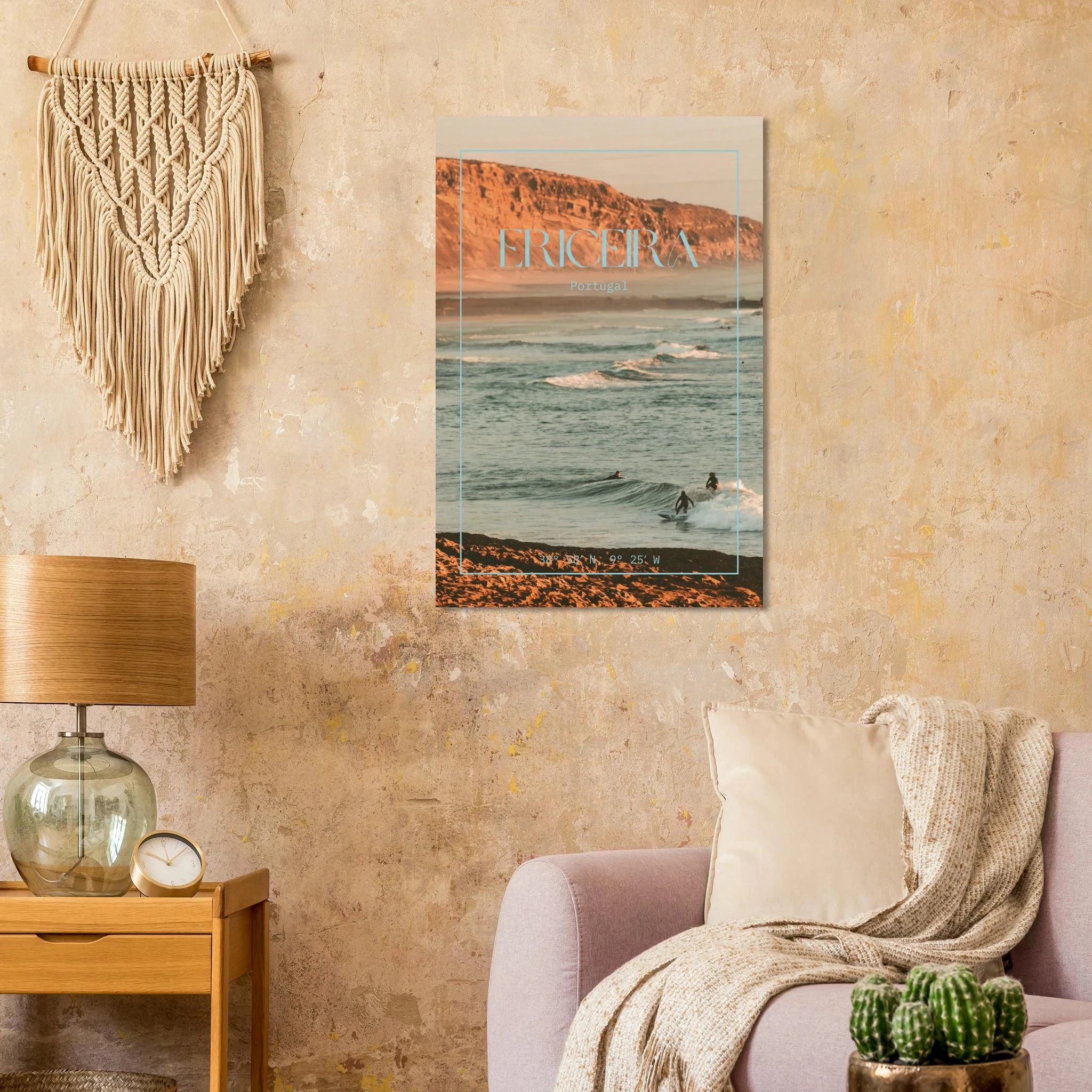 Ericeira, Portugal – World Surfing Reserve nördlich von Lissabon mit Reefbreaks wie Coxos und Ribeira d'Ilhas. Kunstdruck auf Holz.
