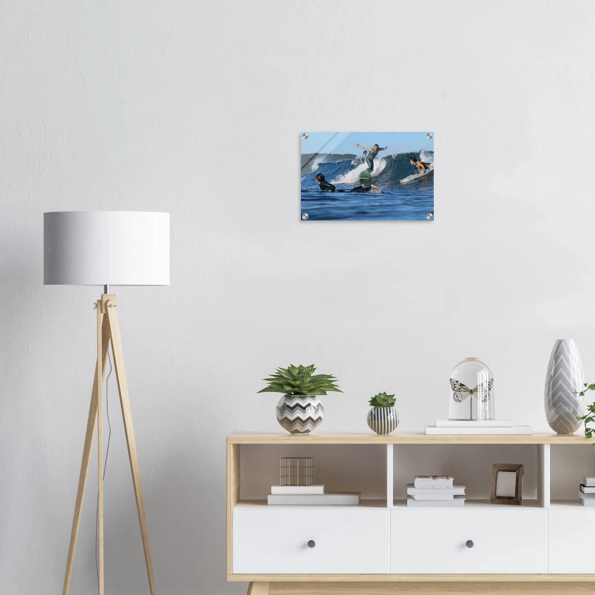Shonan, Japan – Surfregion an der Sagami-Bucht südwestlich von Tokio, Wiege des japanischen Wellenreitens. Kunstdruck auf Acrylglas.