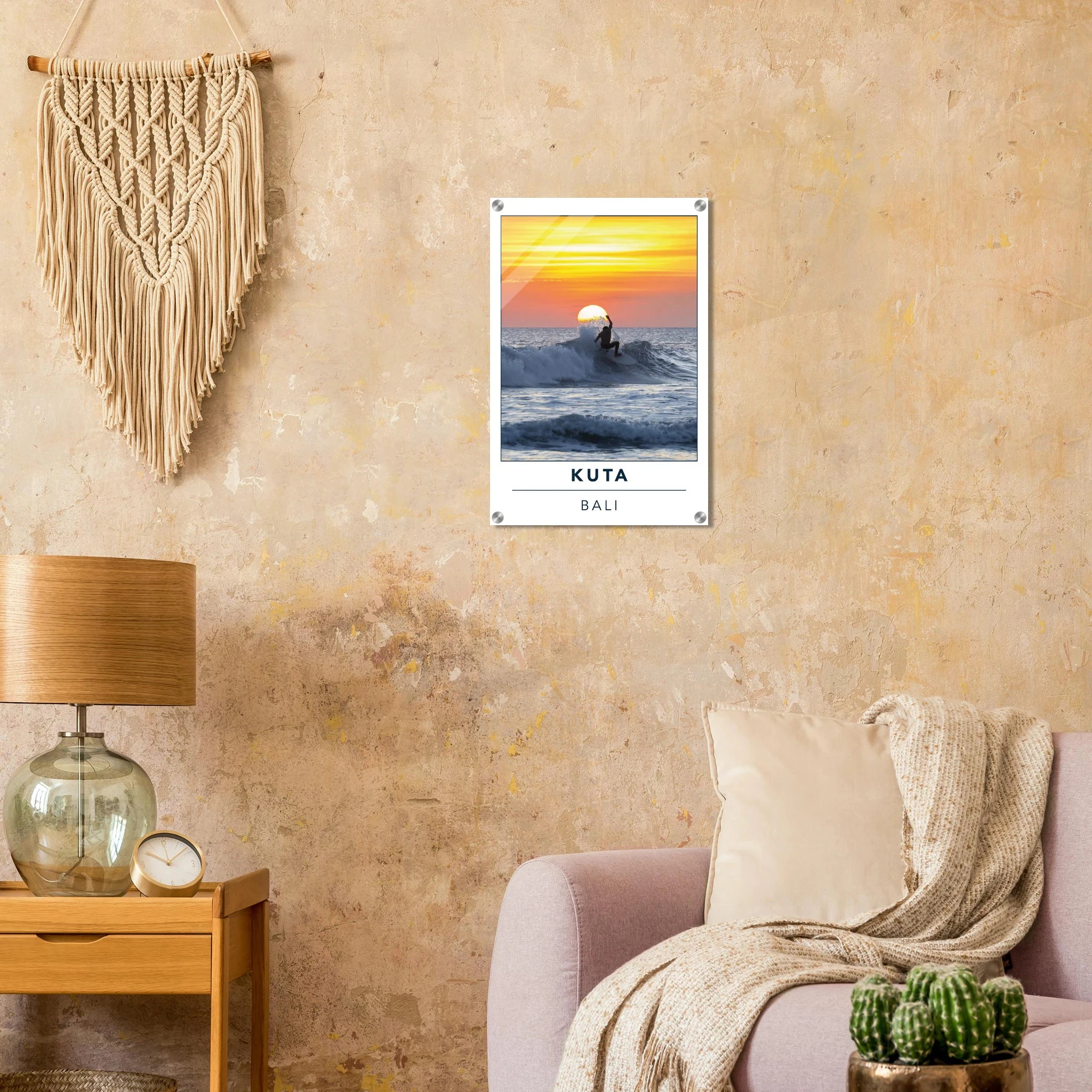 Kuta Beach, Bali (Indonesien) – Belebter Beachbreak im Süden Balis, klassischer Einsteiger-Spot mit weichen Wellen. Kunstdruck auf Acrylglas.