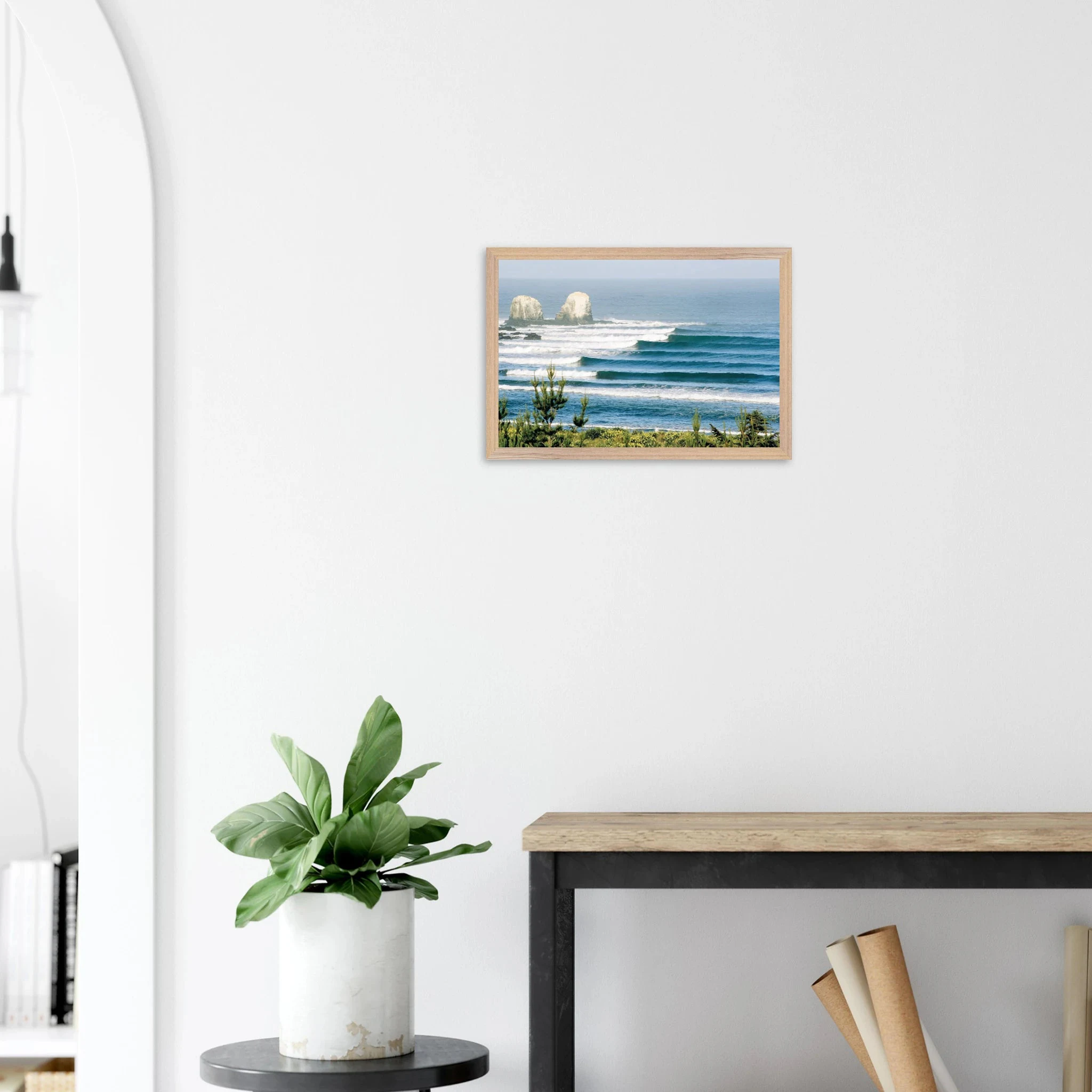 Punta de Lobos, Chile – Linker Pointbreak bei Pichilemu mit charakteristischen Felsnadeln Los Morros. Kunstdruck im Galerie-Holzrahmen auf mattem Premiumpapier.