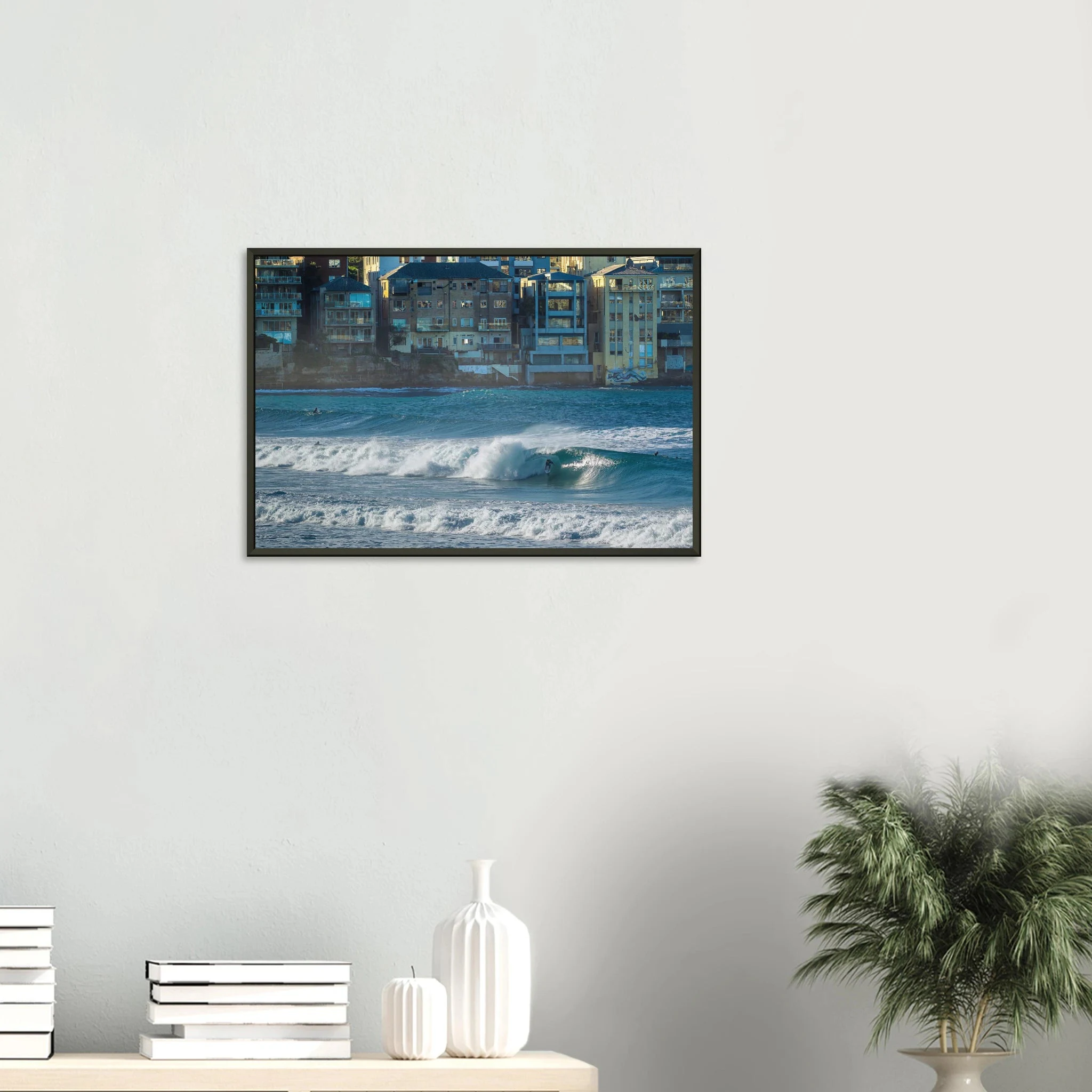 Bondi Beach, Australien – Ikonischer Stadtstrand im Osten Sydneys mit klassischem Beachbreak und Surfkultur-Geschichte. Poster im Metallrahmen.