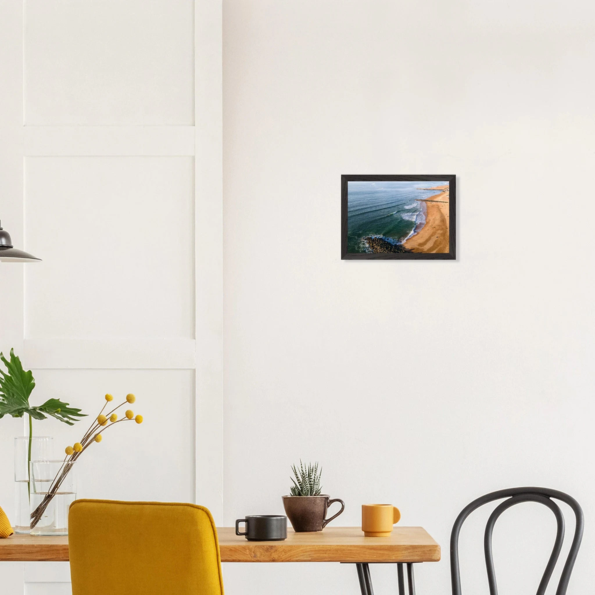 Capbreton, Frankreich – Hafenstadt an der französischen Atlantikküste mit Gouf-Canyon vor der Küste und kräftigen Beachbreaks. Poster im Galerie-Holzrahmen.