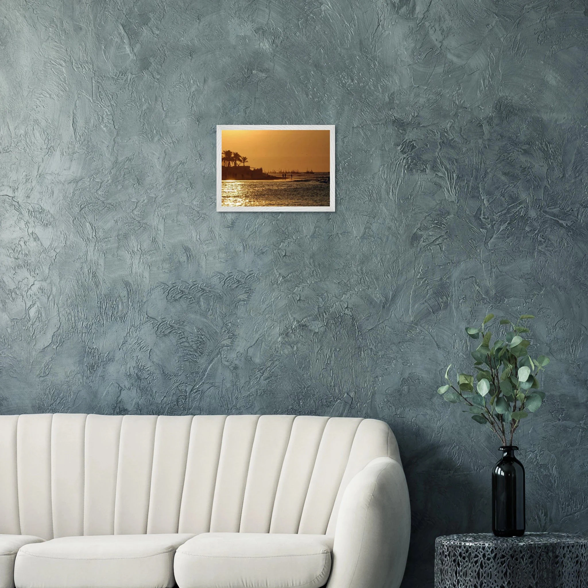 Mancora, Peru – Pazifik-Pointbreak im Norden Perus mit langen linken Wellen und warmem Wasser. Poster im Galerie-Holzrahmen.