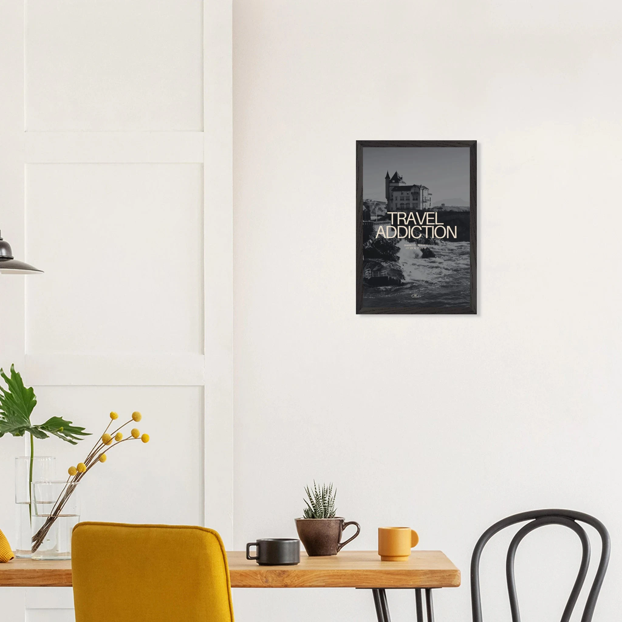 Biarritz, Frankreich – Mondäner Surfort am baskischen Atlantik, Wiege des europäischen Wellenreitens seit den 1950er-Jahren. Poster im Galerie-Holzrahmen.