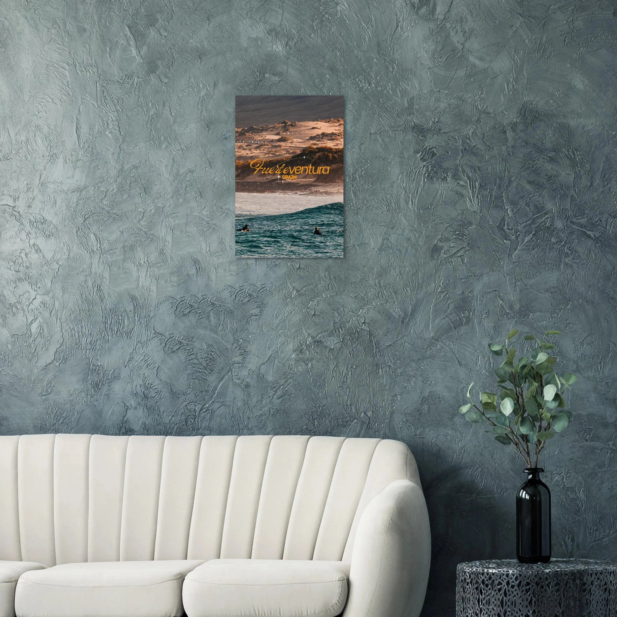 Fuerteventura, Spanien – Kanareninsel mit Vulkangestein-Reefbreaks im Norden und ganzjährig konstantem Atlantik-Swell. Kunstdruck auf Holz.