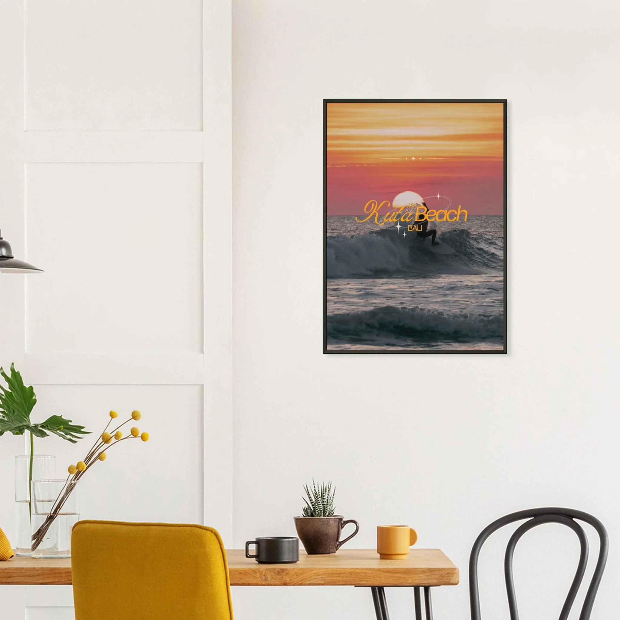 Kuta Beach, Bali (Indonesien) – Belebter Beachbreak im Süden Balis, klassischer Einsteiger-Spot mit weichen Wellen. Poster im Metallrahmen.