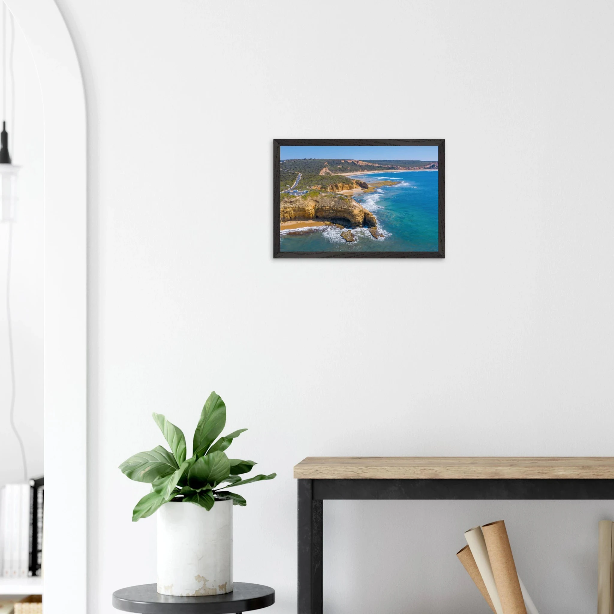 Torquay, Australien – Heimat der Bells Beach und Sitz der Surfmarken Rip Curl und Quiksilver in Victoria. Poster im Galerie-Holzrahmen.