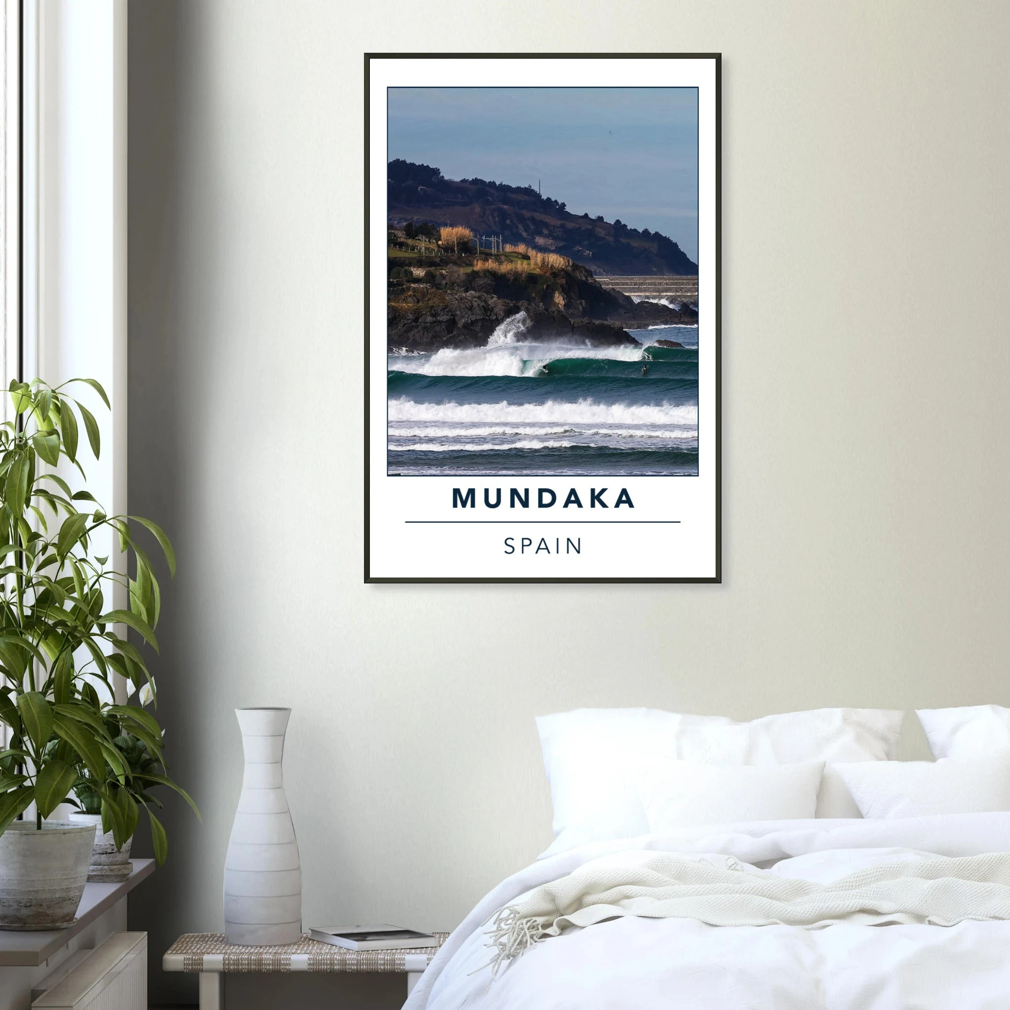 Mundaka, Spanien – Linke Flussmündungswelle im Baskenland, eine der längsten Barrels Europas. Poster im Metallrahmen.