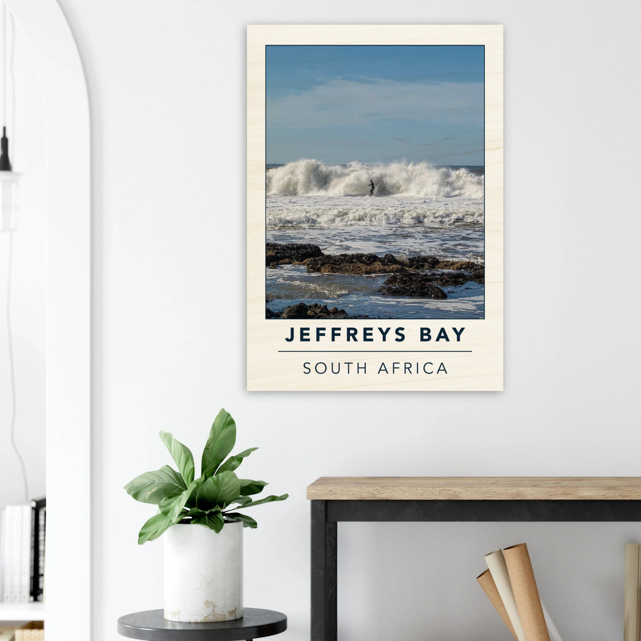 Jeffreys Bay, Südafrika – Supertubes-Pointbreak am Indischen Ozean, Austragungsort der WSL Corona Open J-Bay. Kunstdruck auf Holz.