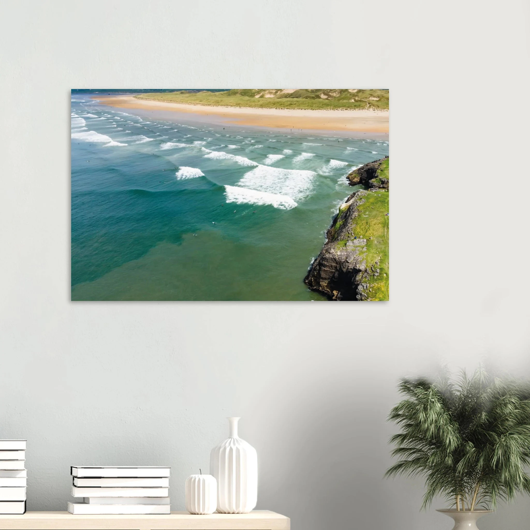 Bundoran, Irland – Atlantik-Surfspot in der Grafschaft Donegal mit Reefbreak The Peak und kaltem Wasser. Kunstdruck auf Alu-Dibond.