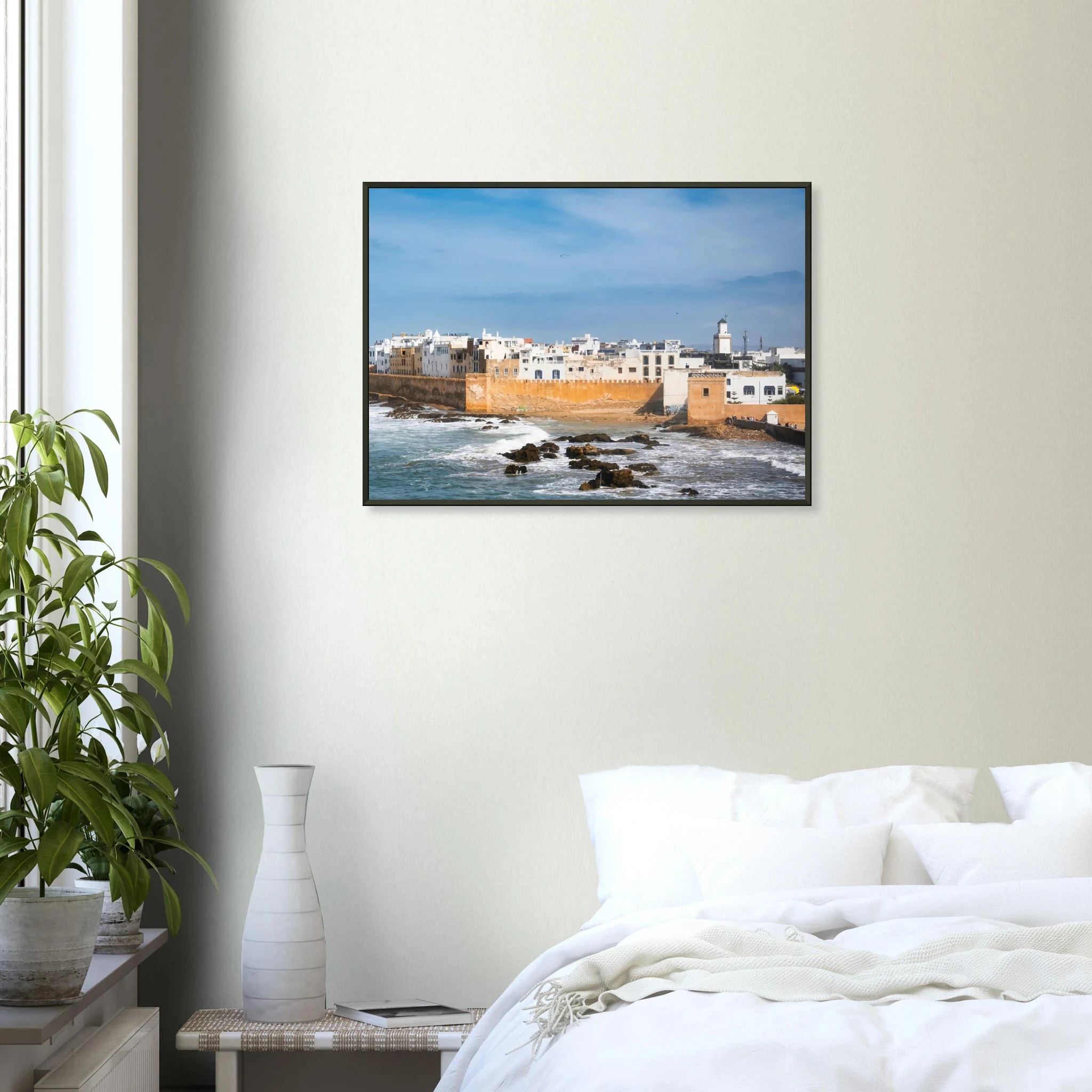 Essaouira, Marokko – Windumtoste Hafenstadt am Atlantik mit Medina-Kulisse und beständigen Wind- und Wellenbedingungen. Poster im Metallrahmen.