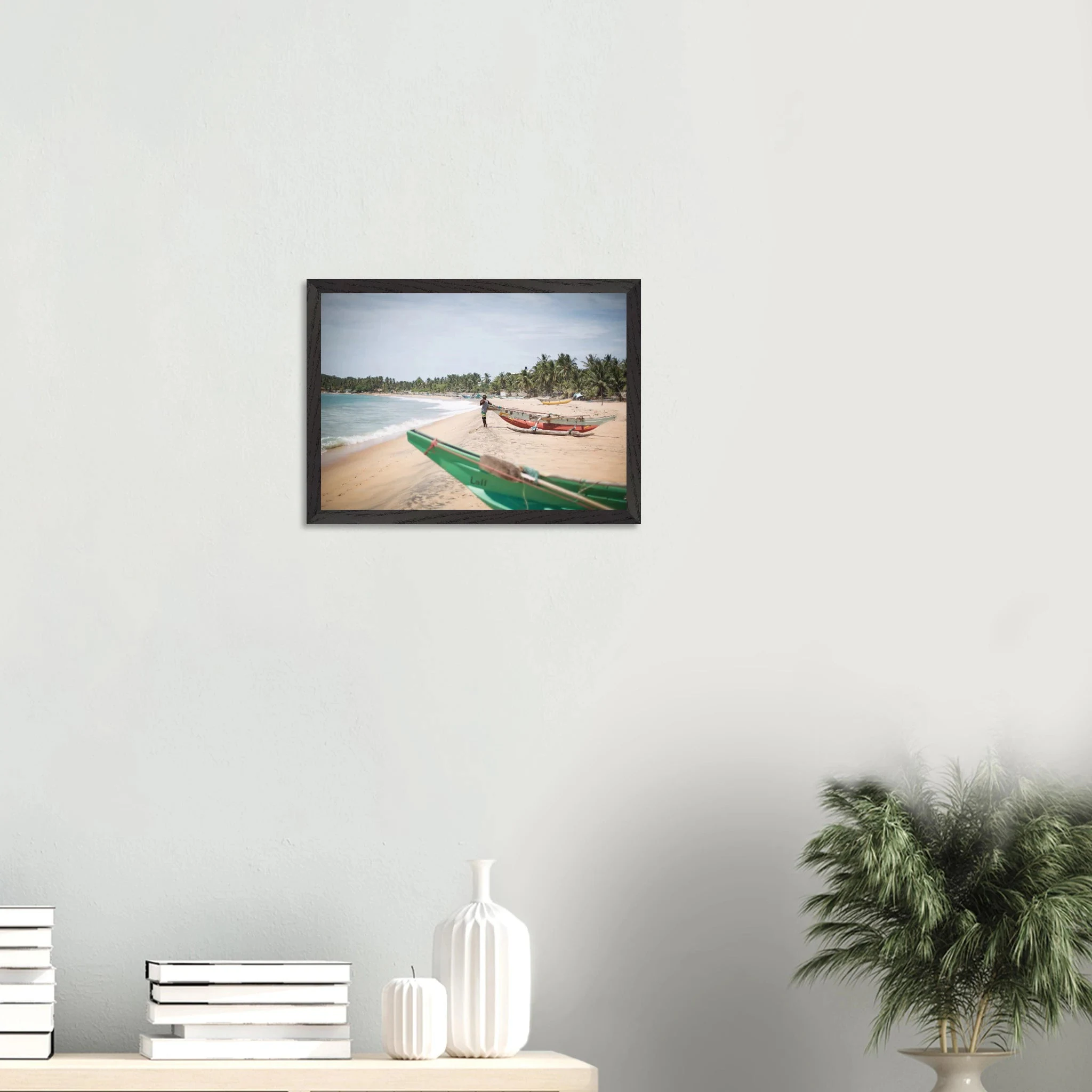 Arugam Bay, Sri Lanka – Rechter Pointbreak an der Ostküste Sri Lankas mit langer Saison von Mai bis September. Poster im Galerie-Holzrahmen.