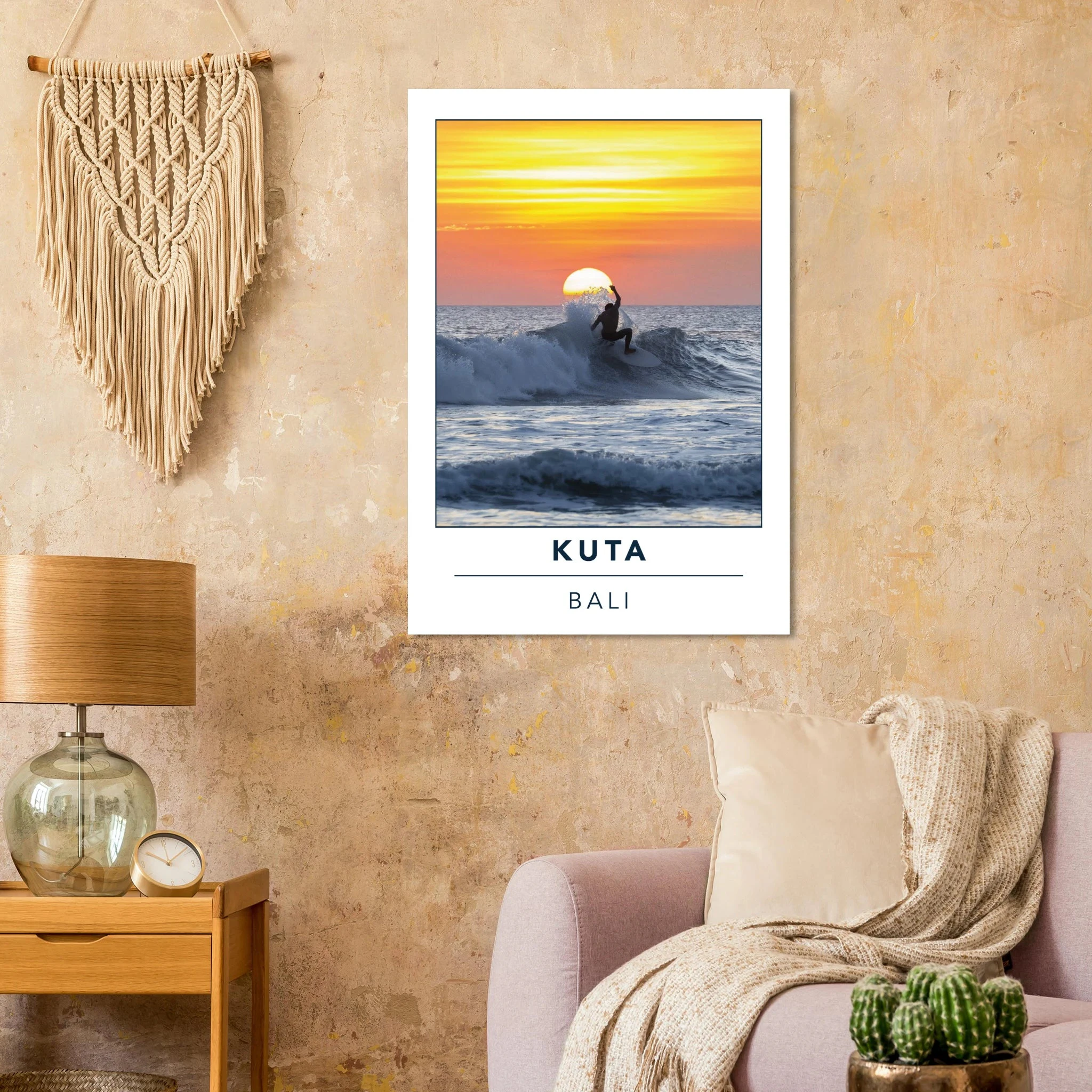 Kuta Beach, Bali (Indonesien) – Belebter Beachbreak im Süden Balis, klassischer Einsteiger-Spot mit weichen Wellen. Kunstdruck auf Alu-Dibond.