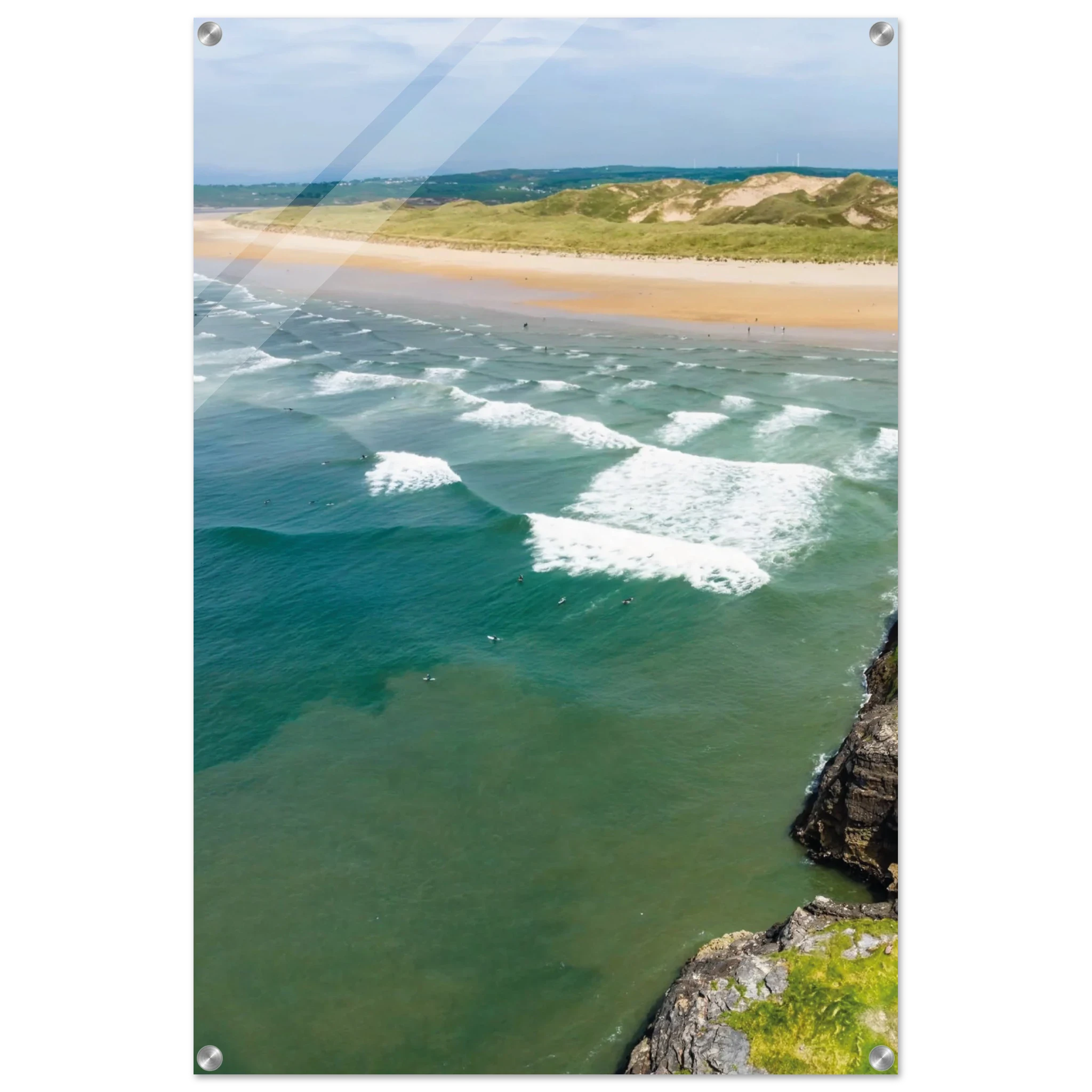 Bundoran, Irland – Atlantik-Surfspot in der Grafschaft Donegal mit Reefbreak The Peak und kaltem Wasser. Kunstdruck auf Acrylglas.