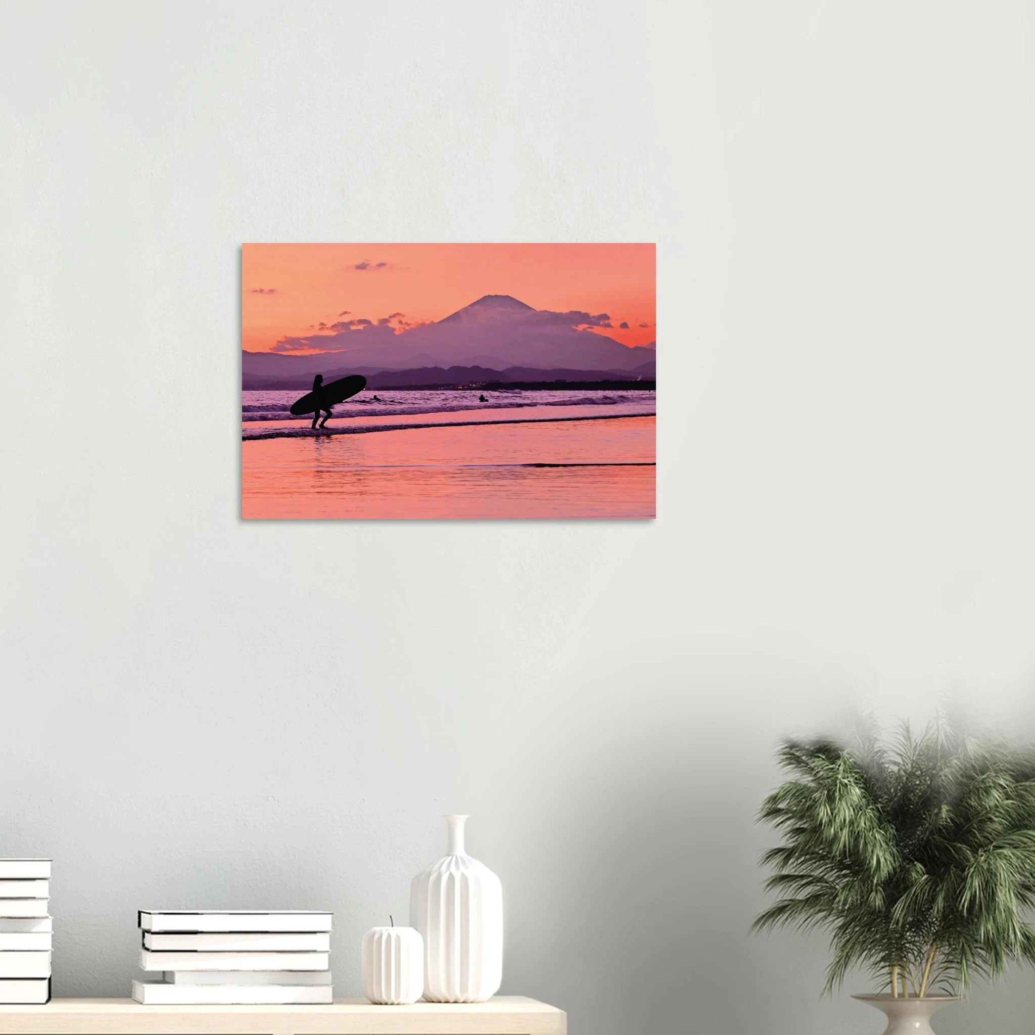 Shonan, Japan – Surfregion an der Sagami-Bucht südwestlich von Tokio, Wiege des japanischen Wellenreitens. Kunstdruck auf Alu-Dibond.