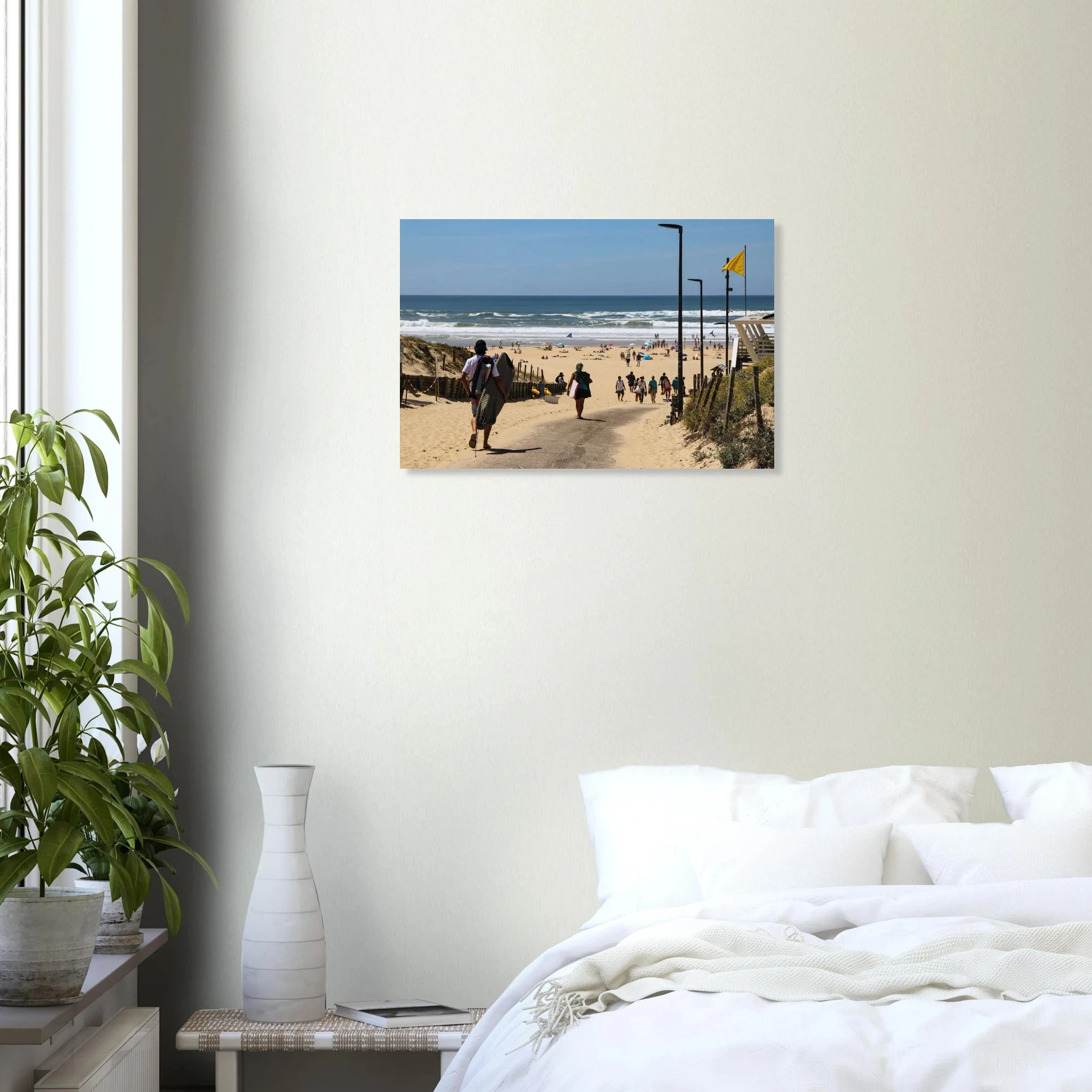 Moliets-et-Maa, Frankreich – Ruhiger Pinienwald-Strand in den Landes mit beständigem Atlantik-Swell für alle Levels. Poster.