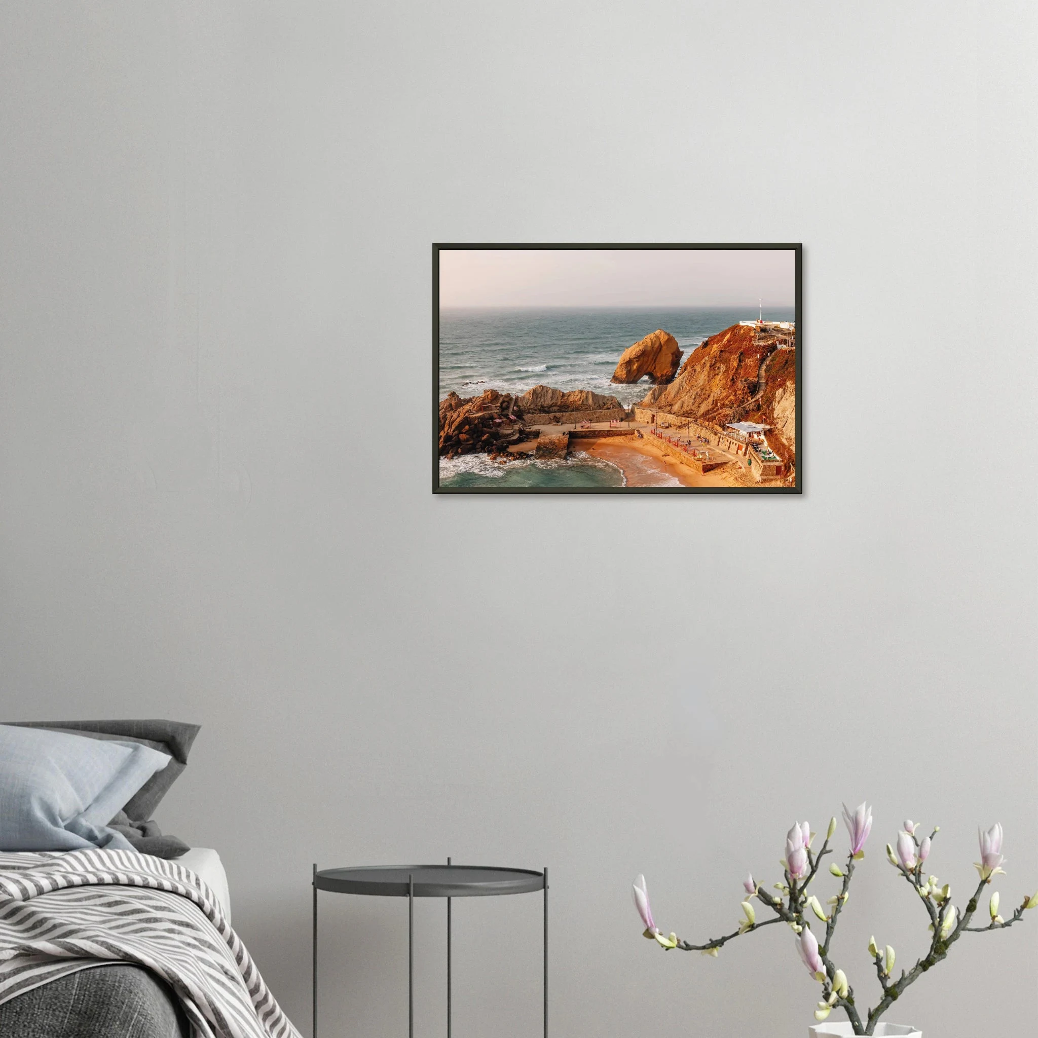 Santa Cruz, Spanien – Kanarische Hauptstadt Teneriffas mit Reefbreaks an der Nordküste wie El Confital. Poster im Metallrahmen.