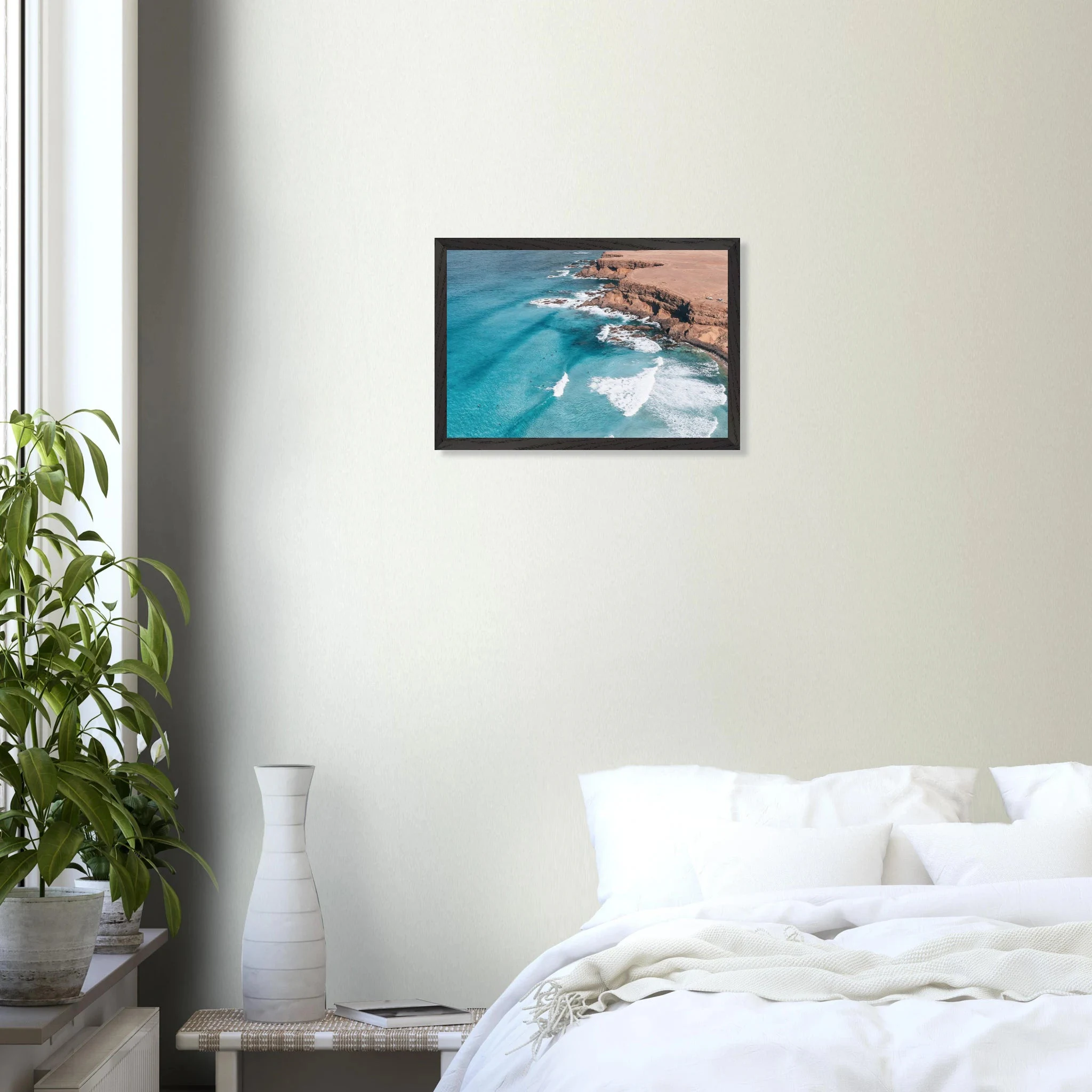 Fuerteventura, Spanien – Kanareninsel mit Vulkangestein-Reefbreaks im Norden und ganzjährig konstantem Atlantik-Swell. Poster im Galerie-Holzrahmen.