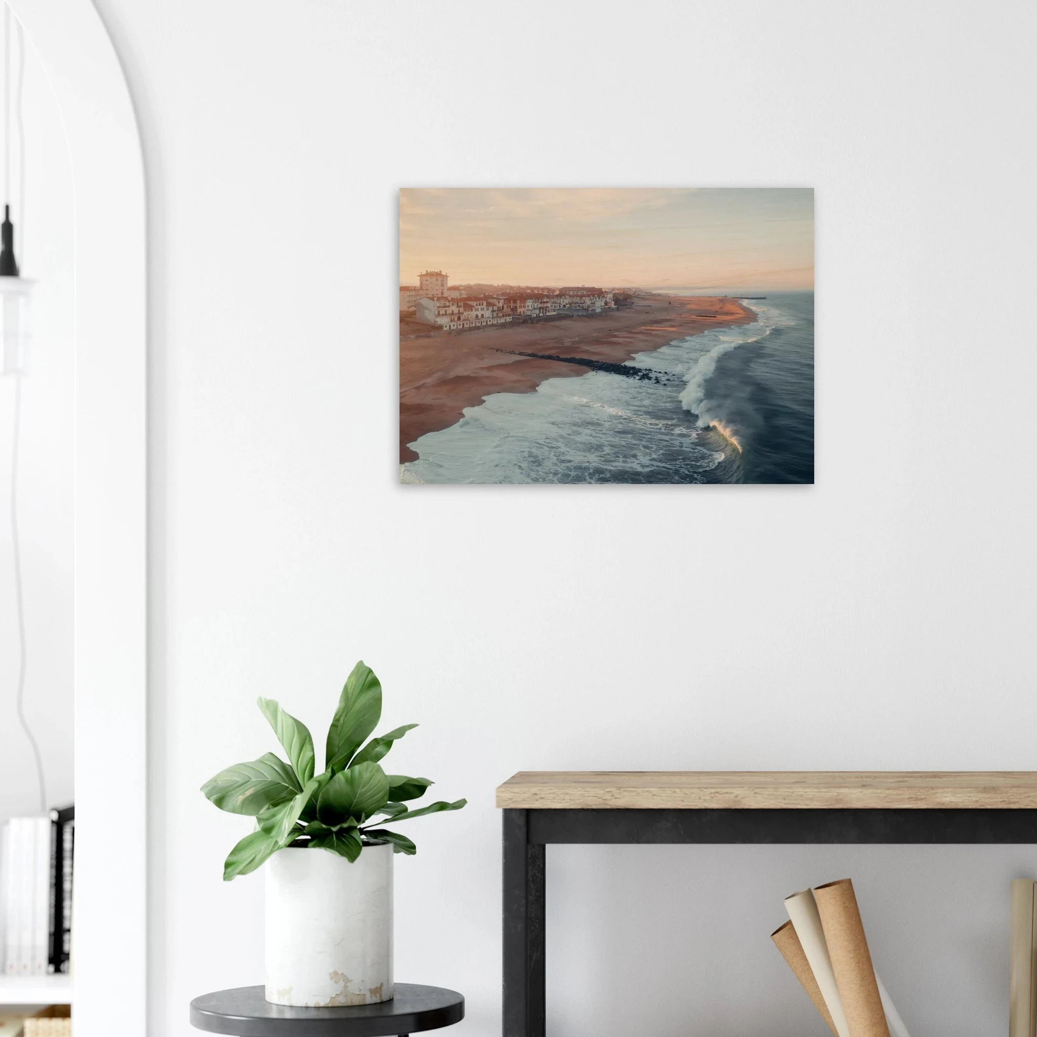 Hossegor, Frankreich – Beachbreak-Hotspot in den Landes, Austragungsort der WSL-Quiksilver-Pro-Wettkämpfe. Kunstdruck auf Holz.