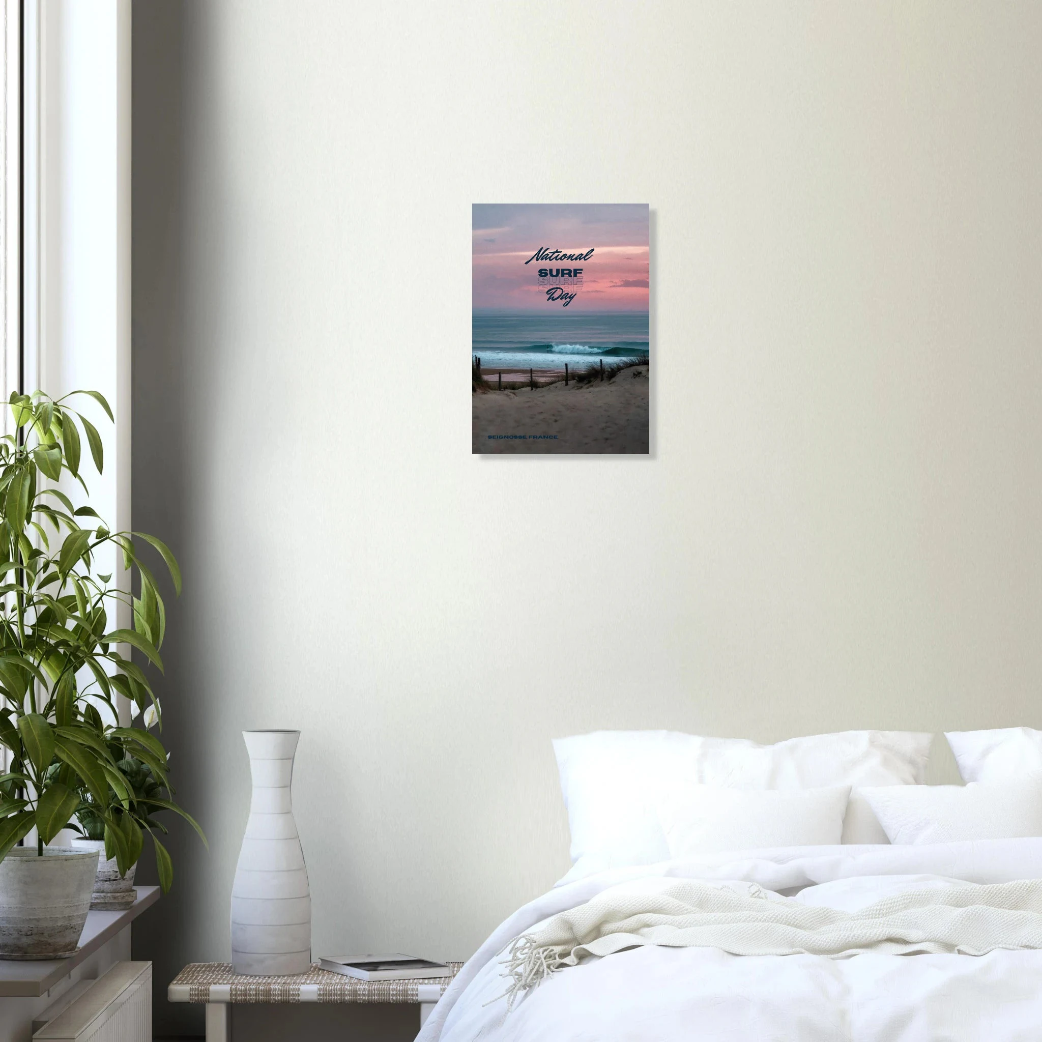 Seignosse, Frankreich – Dünenstrand in den Landes mit hohlen Beachbreaks und ausgeprägter Herbstsaison. Poster.