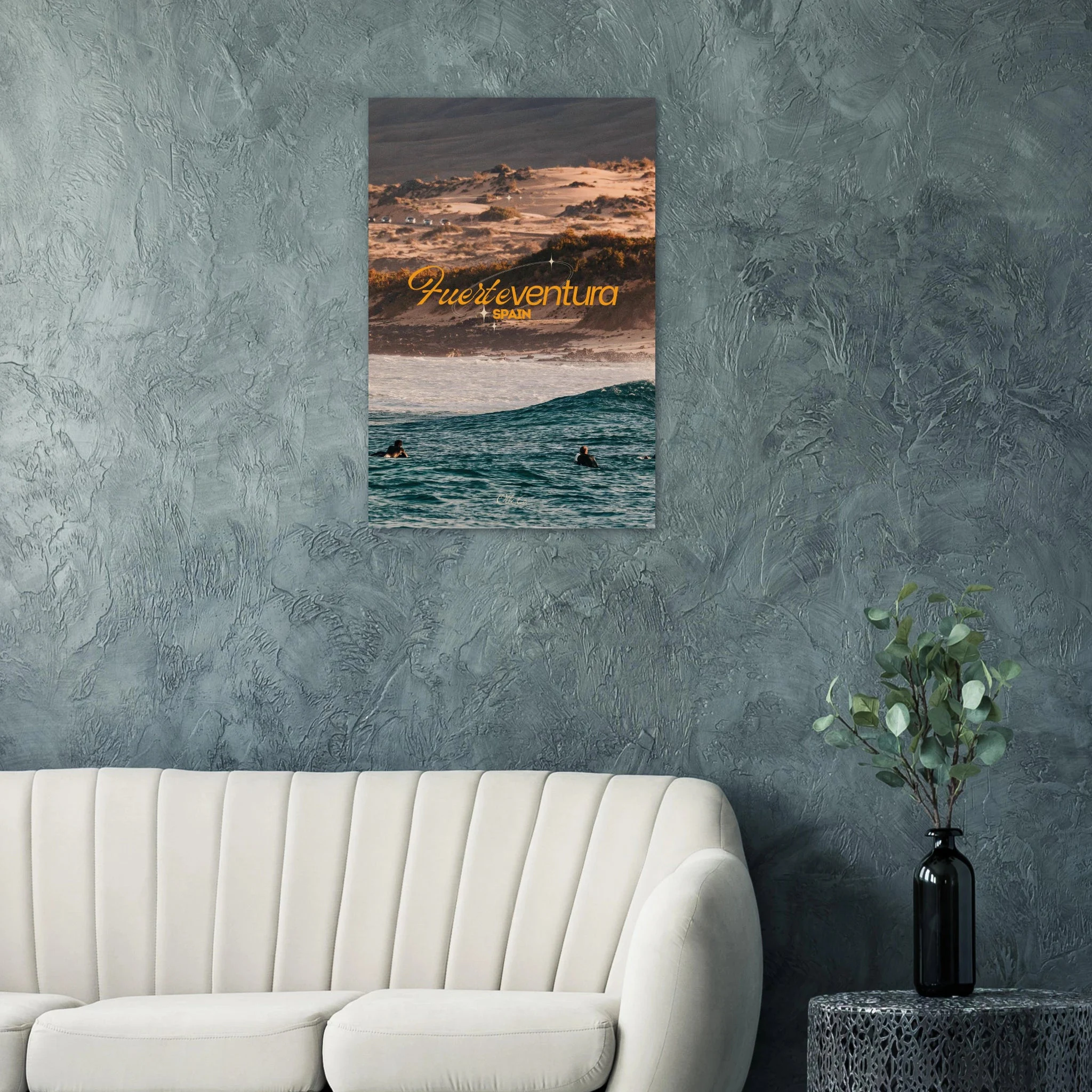 Fuerteventura, Spanien – Kanareninsel mit Vulkangestein-Reefbreaks im Norden und ganzjährig konstantem Atlantik-Swell. Kunstdruck auf Holz.