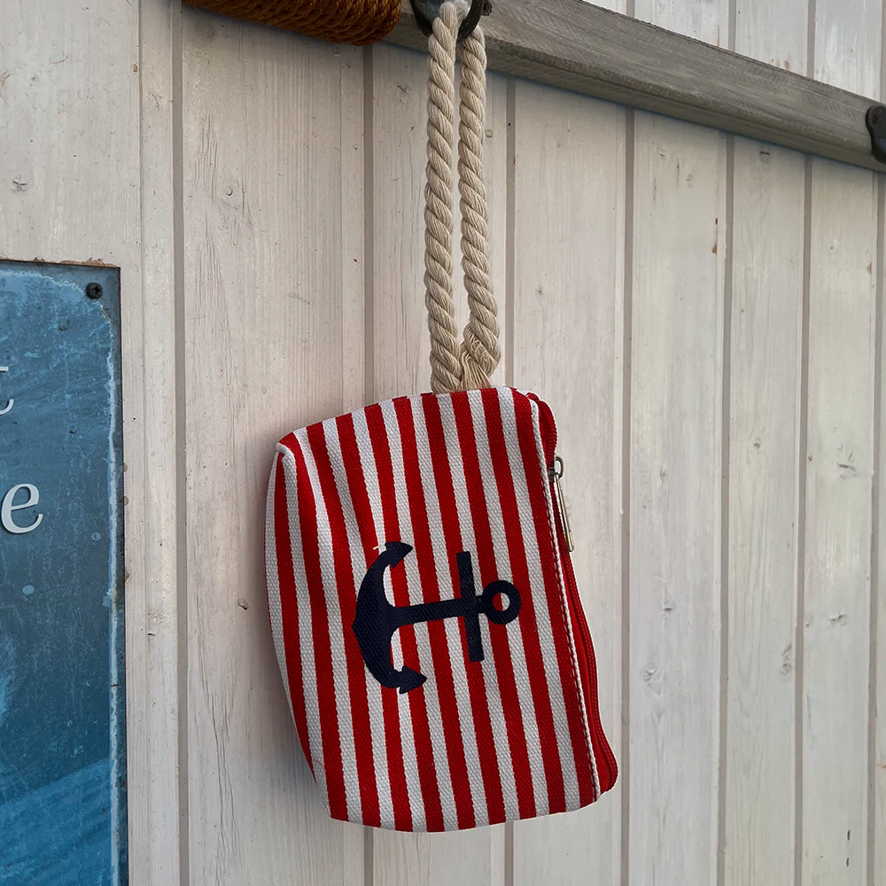 Kleine Tasche im maritimen Streifenlook