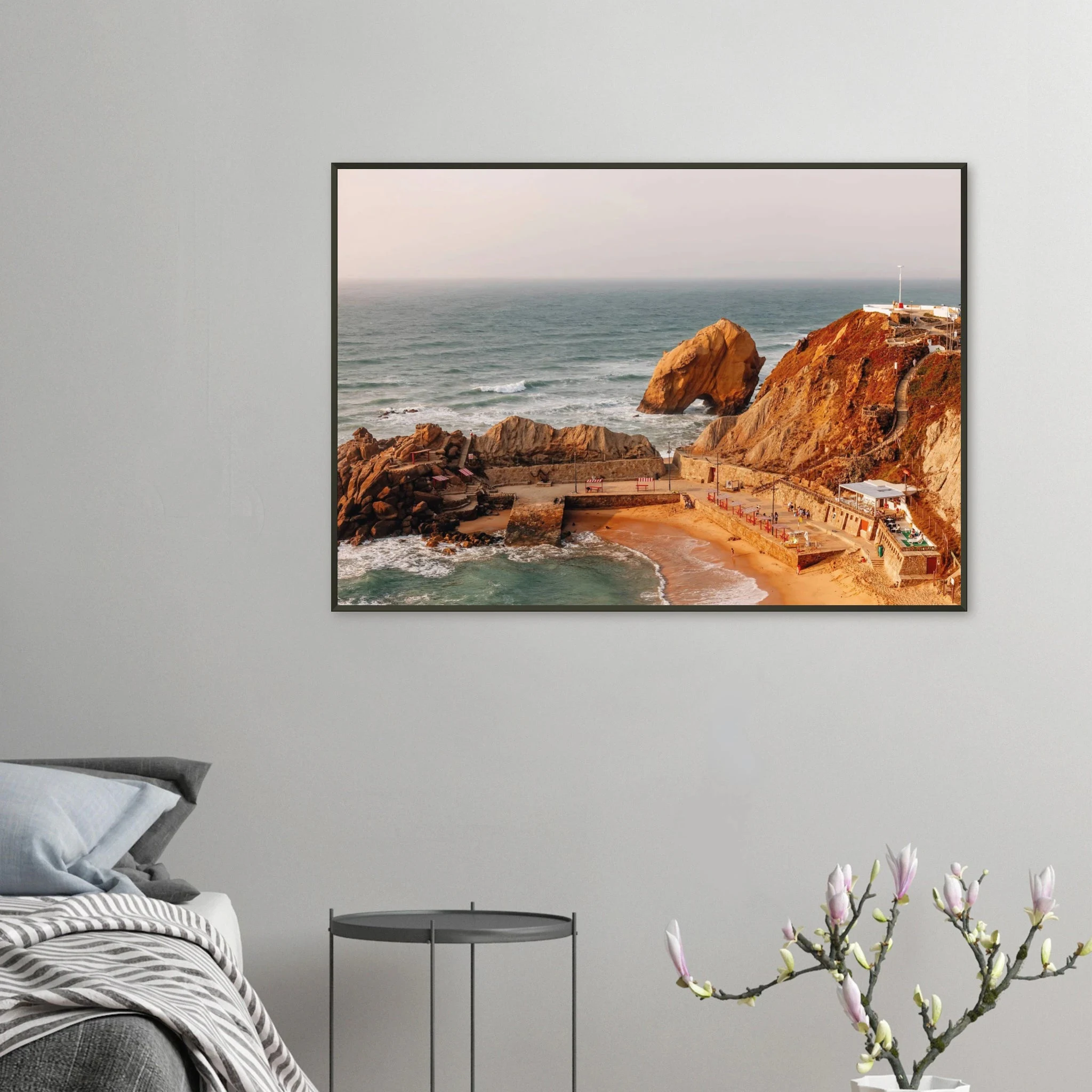 Santa Cruz, Spanien – Kanarische Hauptstadt Teneriffas mit Reefbreaks an der Nordküste wie El Confital. Poster im Metallrahmen.