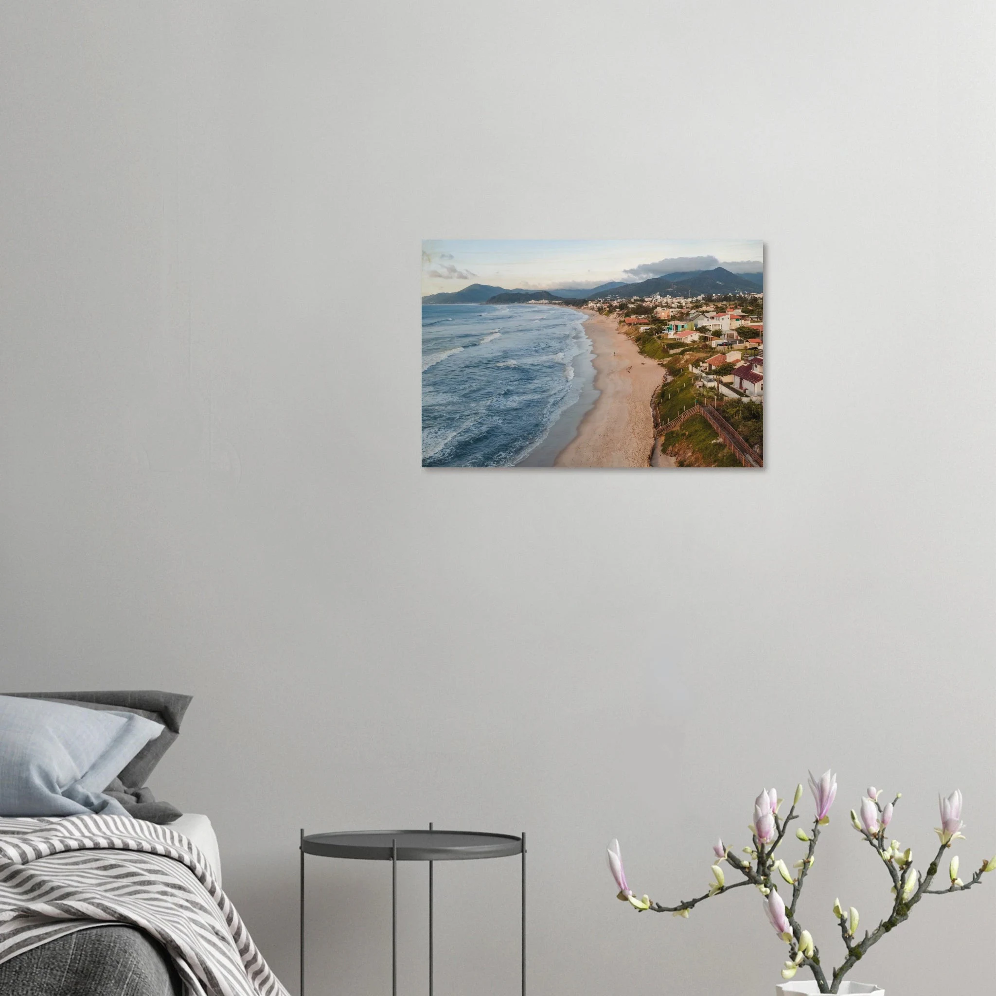 Florianópolis, Brasilien – Insel in Santa Catarina mit über 40 Stränden und Heimspot brasilianischer Pro-Surfer. Kunstdruck auf Holz.