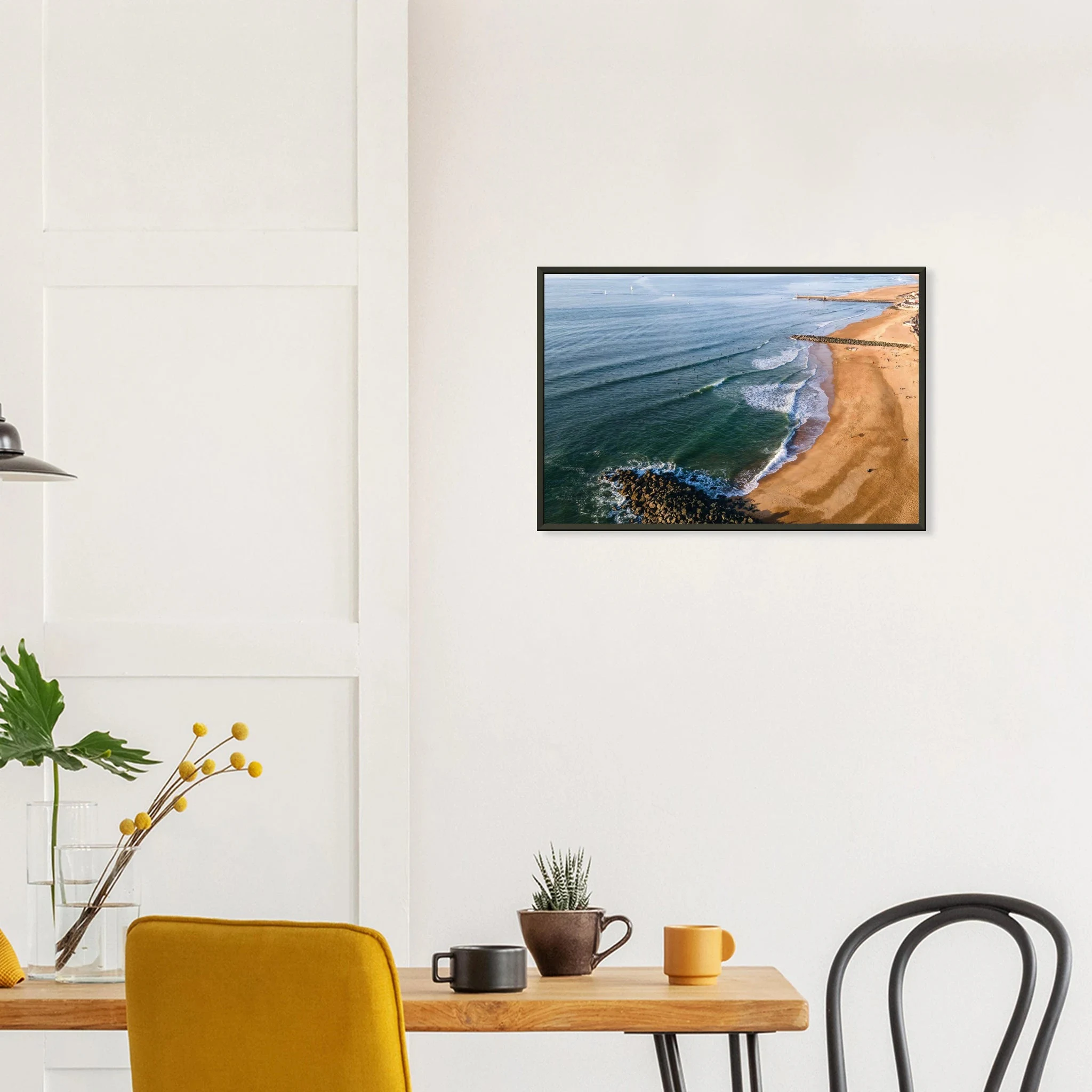 Capbreton, Frankreich – Hafenstadt an der französischen Atlantikküste mit Gouf-Canyon vor der Küste und kräftigen Beachbreaks. Poster im Metallrahmen.