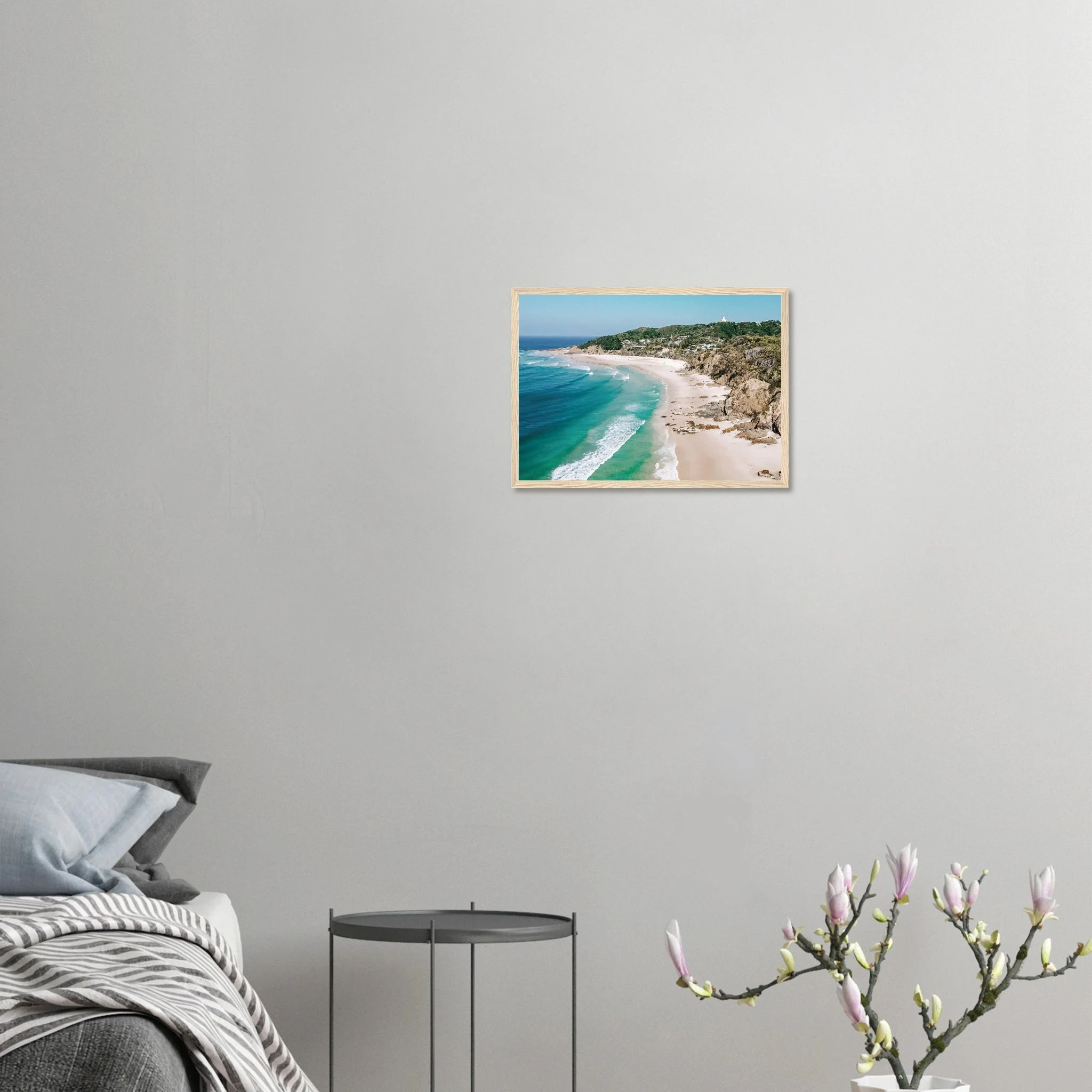 Byron Bay, Australien – Östlichster Punkt Australiens mit langen Pointbreaks und entspanntem Longboard-Flair. Poster im Holzrahmen.