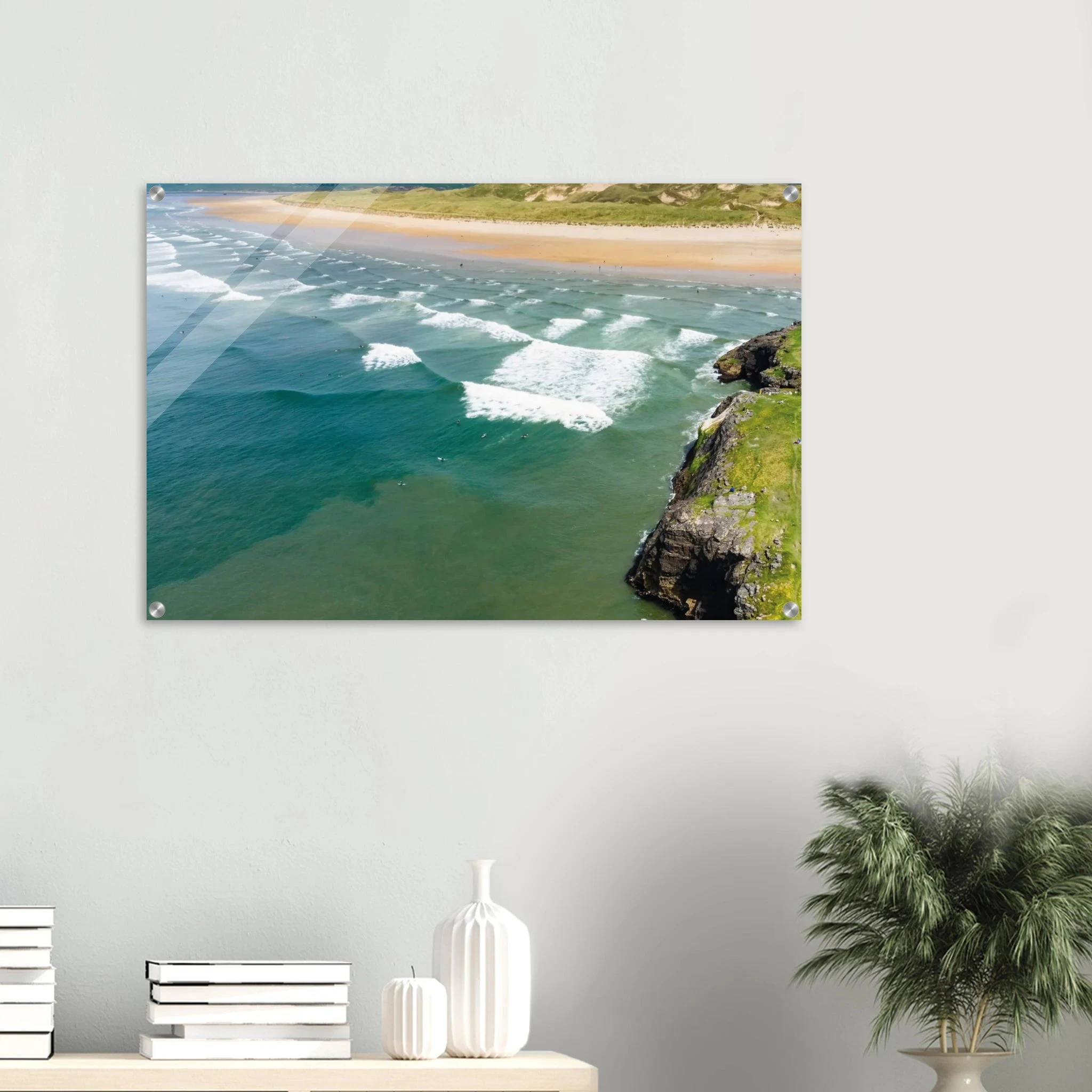 Bundoran, Irland – Atlantik-Surfspot in der Grafschaft Donegal mit Reefbreak The Peak und kaltem Wasser. Kunstdruck auf Acrylglas.