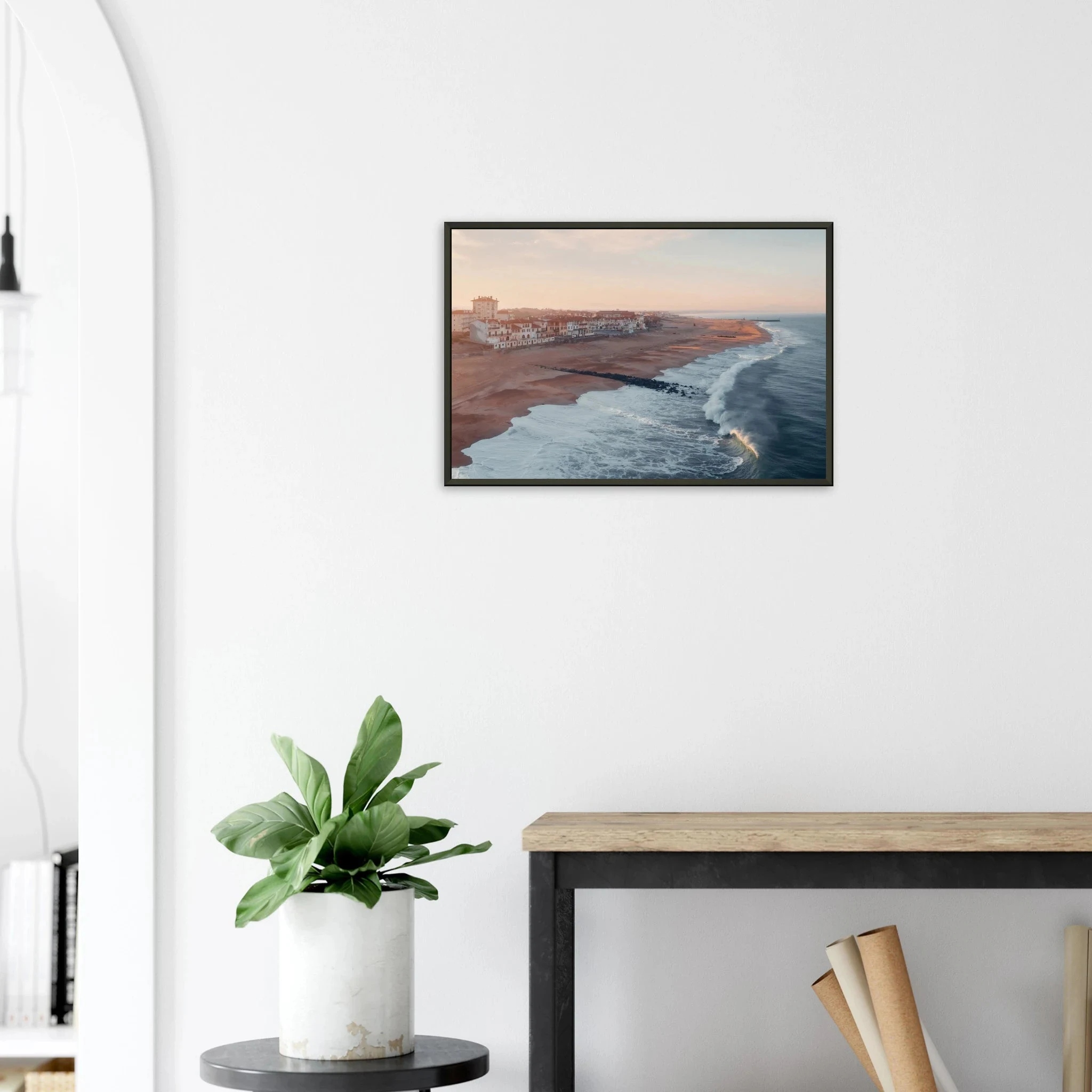 Hossegor, Frankreich – Beachbreak-Hotspot in den Landes, Austragungsort der WSL-Quiksilver-Pro-Wettkämpfe. Poster im Metallrahmen.