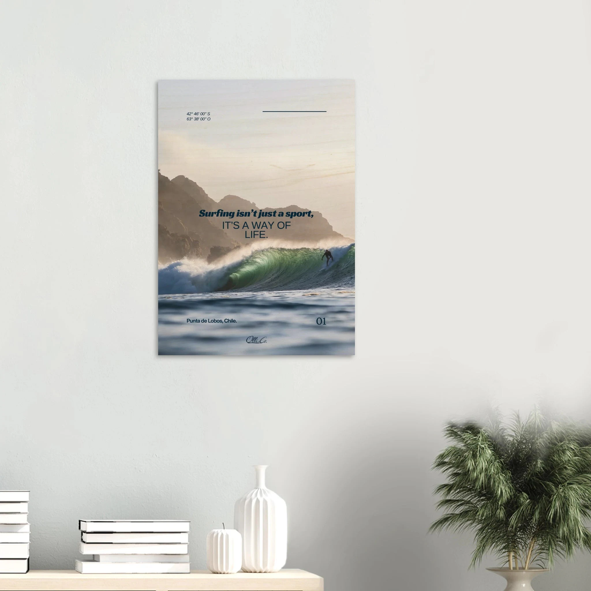Punta de Lobos, Chile – Linker Pointbreak bei Pichilemu mit charakteristischen Felsnadeln Los Morros. Kunstdruck auf Holz.