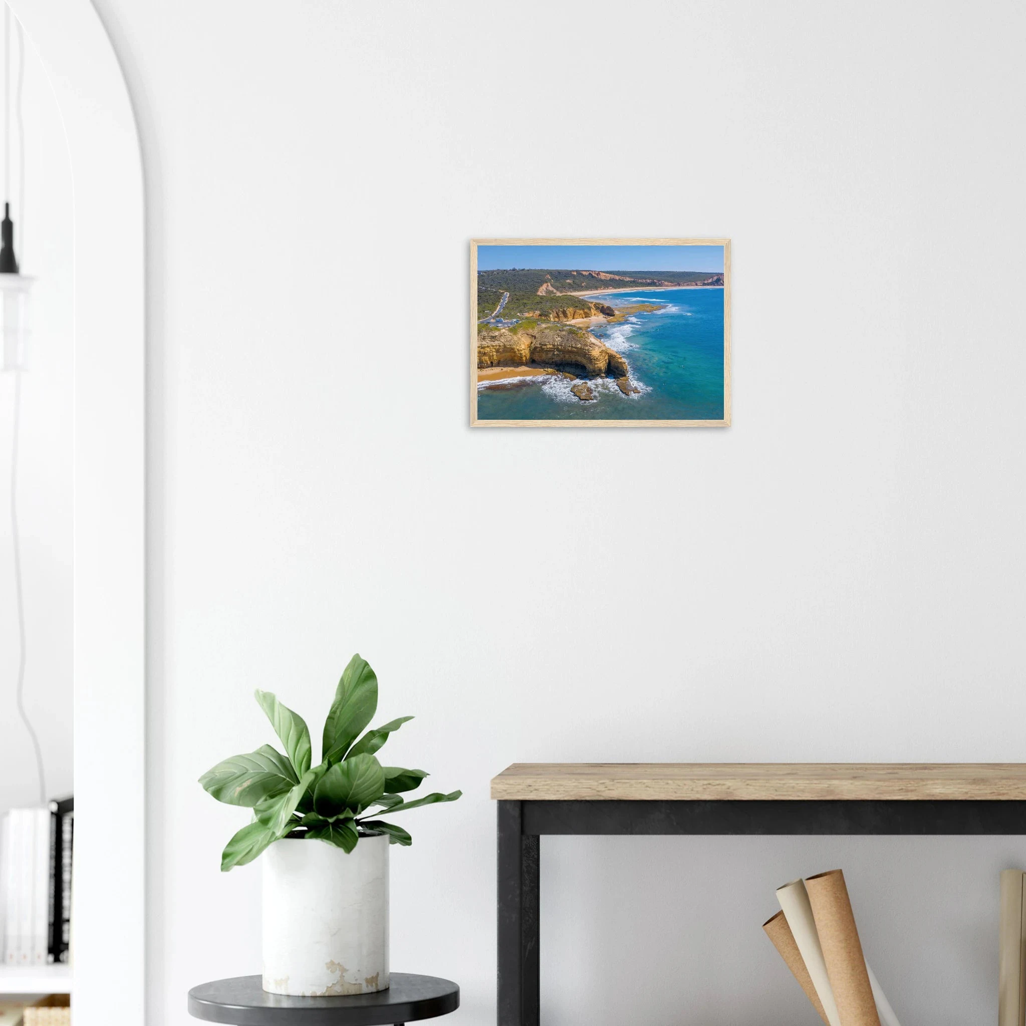 Torquay, Australien – Heimat der Bells Beach und Sitz der Surfmarken Rip Curl und Quiksilver in Victoria. Poster im Holzrahmen.