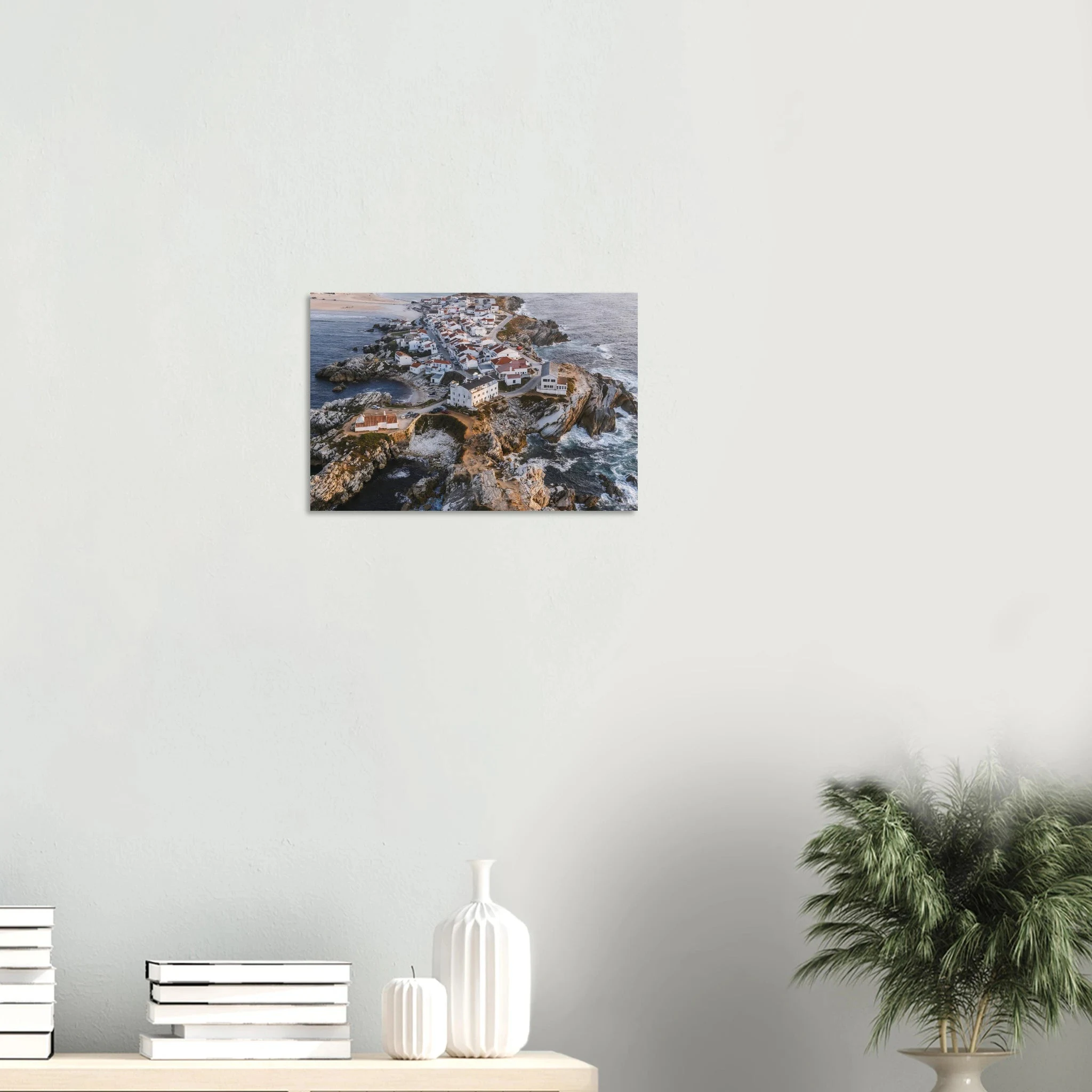Peniche, Portugal – Halbinsel mit Supertubos-Beachbreak, Austragungsort der WSL Meo Rip Curl Pro Portugal. Kunstdruck auf Alu-Dibond.