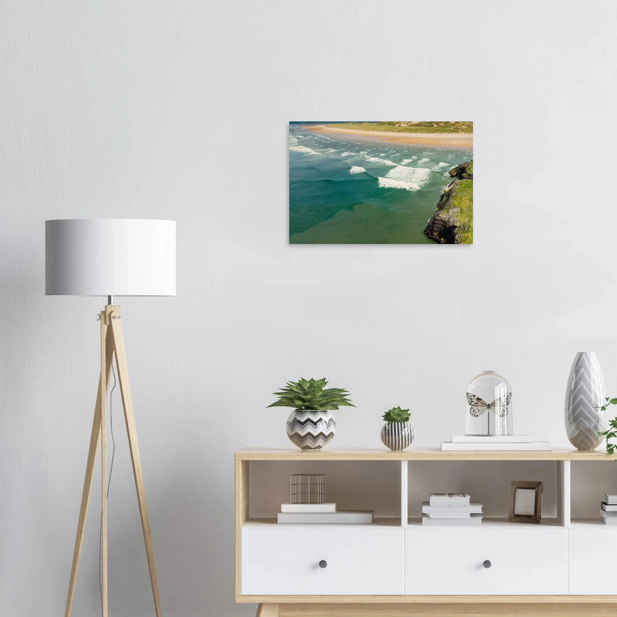 Bundoran, Irland – Atlantik-Surfspot in der Grafschaft Donegal mit Reefbreak The Peak und kaltem Wasser. Kunstdruck auf Holz.