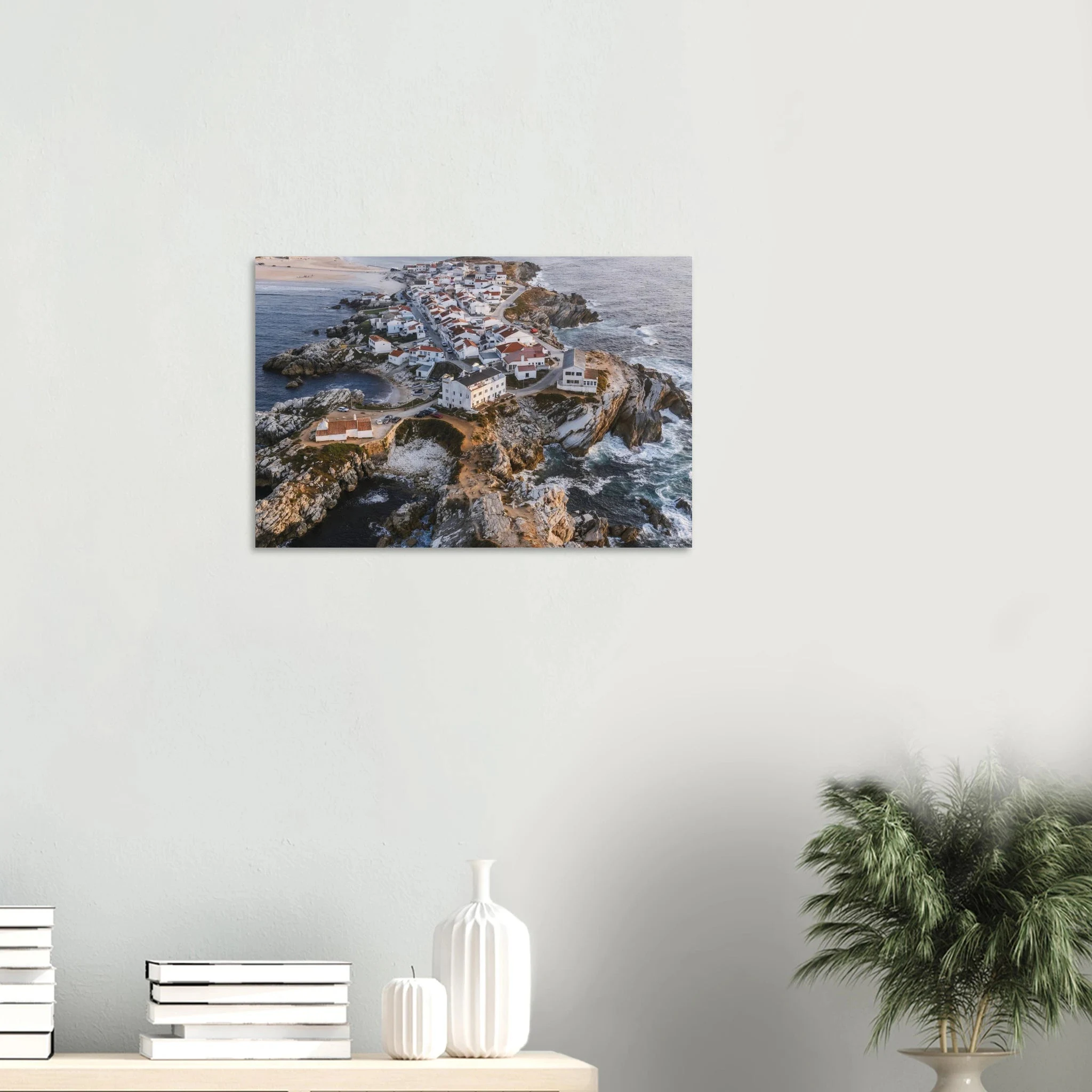 Peniche, Portugal – Halbinsel mit Supertubos-Beachbreak, Austragungsort der WSL Meo Rip Curl Pro Portugal. Kunstdruck auf Alu-Dibond.
