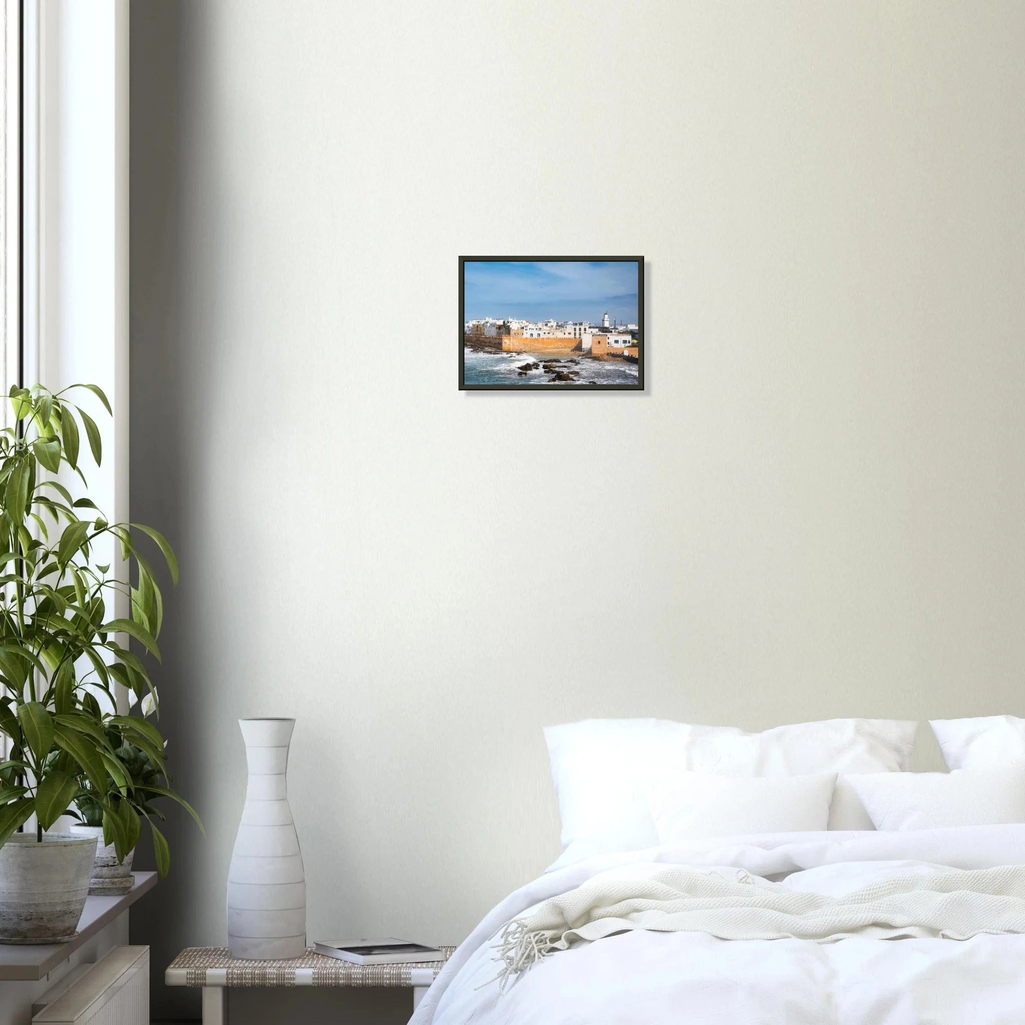 Essaouira, Marokko – Windumtoste Hafenstadt am Atlantik mit Medina-Kulisse und beständigen Wind- und Wellenbedingungen. Poster im Metallrahmen.