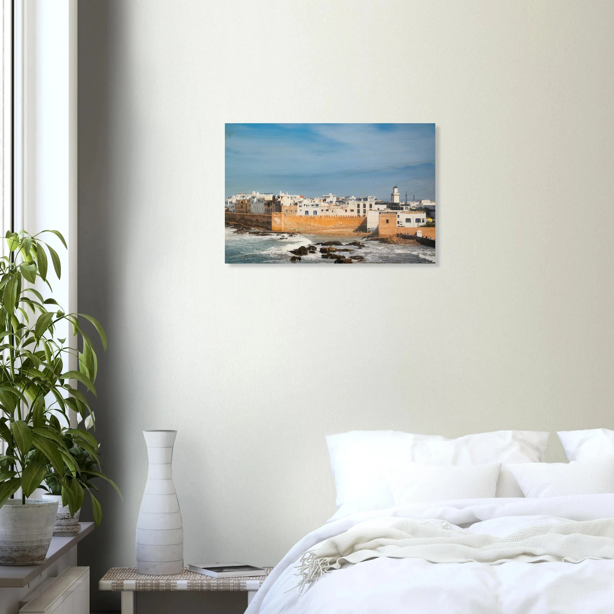 Essaouira, Marokko – Windumtoste Hafenstadt am Atlantik mit Medina-Kulisse und beständigen Wind- und Wellenbedingungen. Kunstdruck auf Holz.