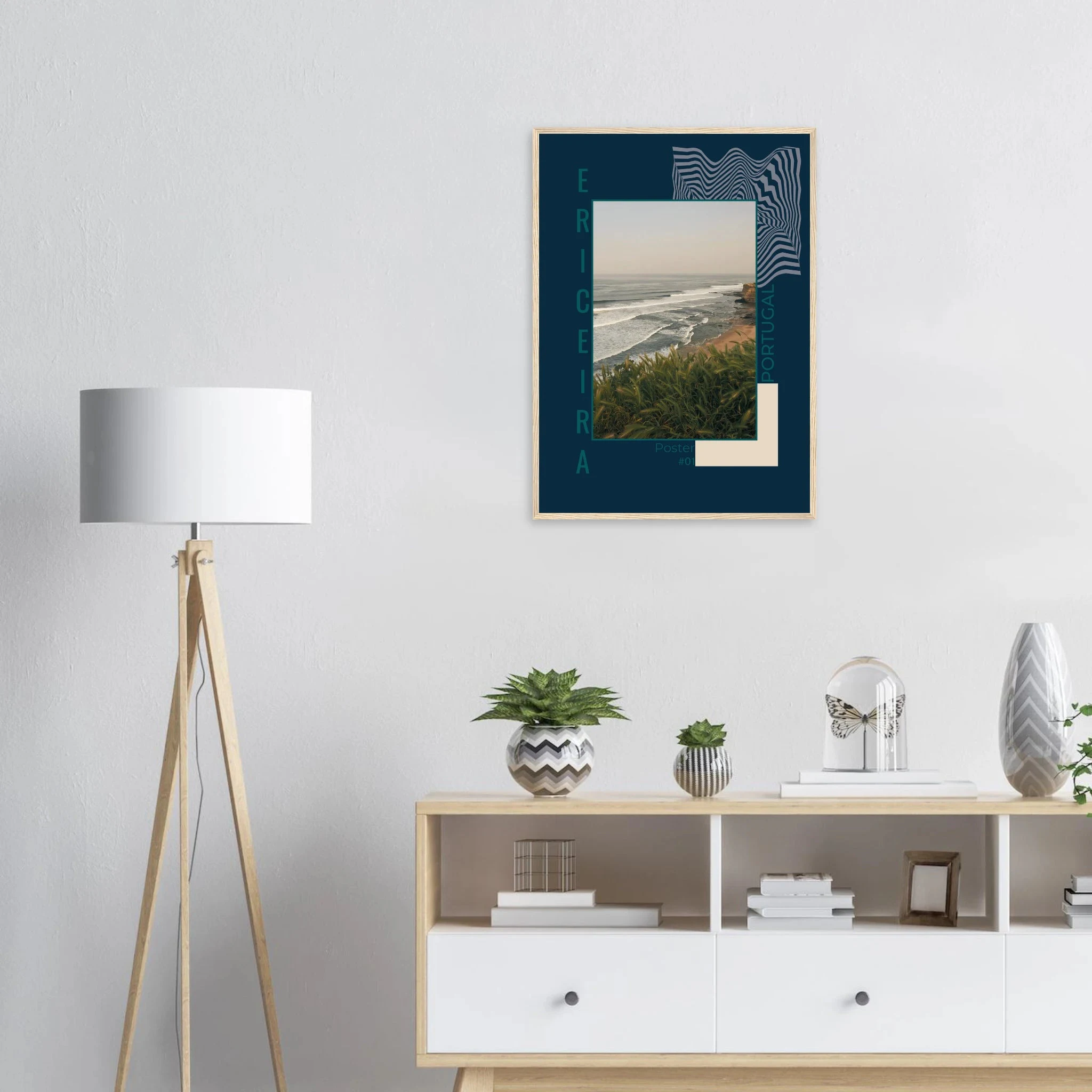 Ericeira, Portugal – World Surfing Reserve nördlich von Lissabon mit Reefbreaks wie Coxos und Ribeira d'Ilhas. Poster im Holzrahmen.
