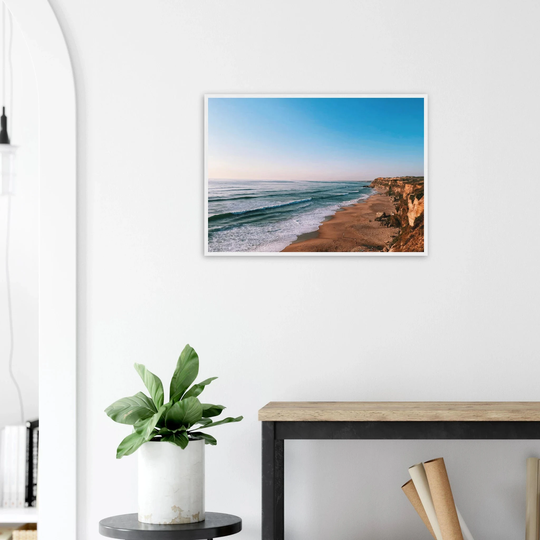 Santa Cruz, Spanien – Kanarische Hauptstadt Teneriffas mit Reefbreaks an der Nordküste wie El Confital. Poster im Holzrahmen.