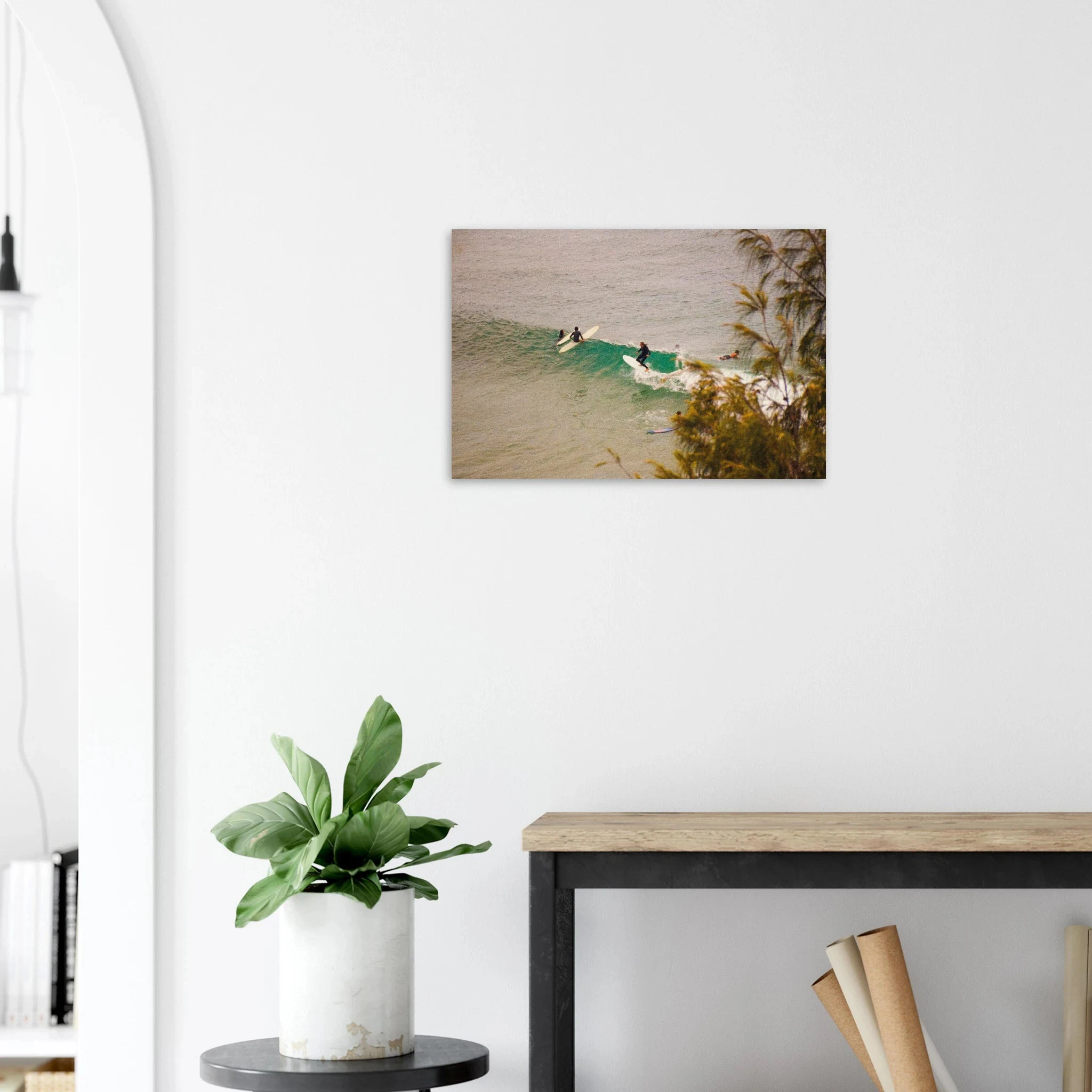 Byron Bay, Australien – Östlichster Punkt Australiens mit langen Pointbreaks und entspanntem Longboard-Flair. Kunstdruck auf Holz.