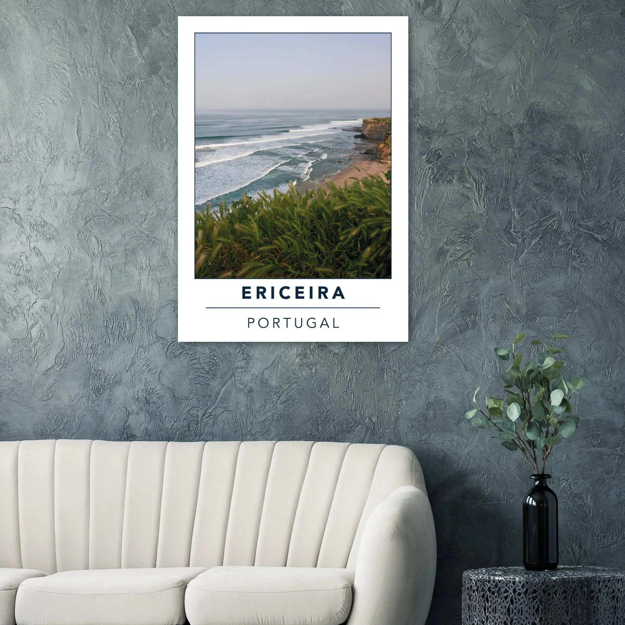 Ericeira, Portugal – World Surfing Reserve nördlich von Lissabon mit Reefbreaks wie Coxos und Ribeira d'Ilhas. Poster.