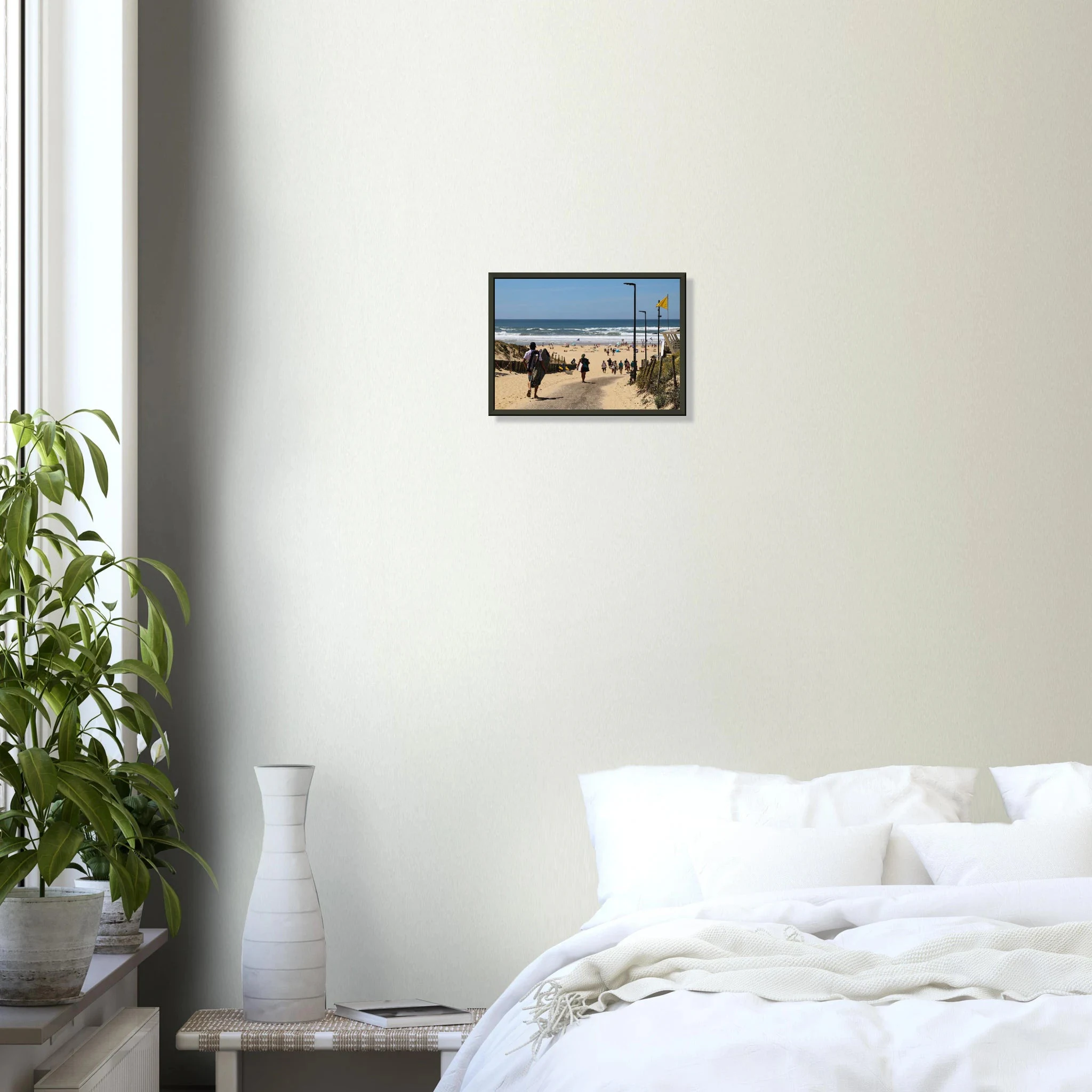 Moliets-et-Maa, Frankreich – Ruhiger Pinienwald-Strand in den Landes mit beständigem Atlantik-Swell für alle Levels. Poster im Metallrahmen.
