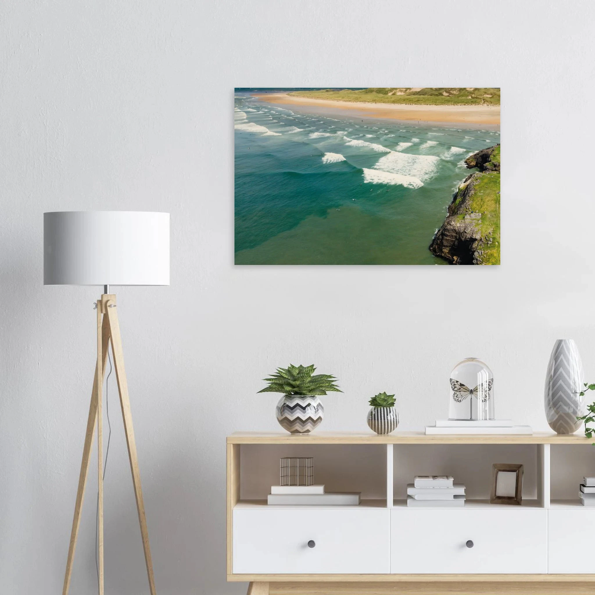 Bundoran, Irland – Atlantik-Surfspot in der Grafschaft Donegal mit Reefbreak The Peak und kaltem Wasser. Kunstdruck auf Holz.