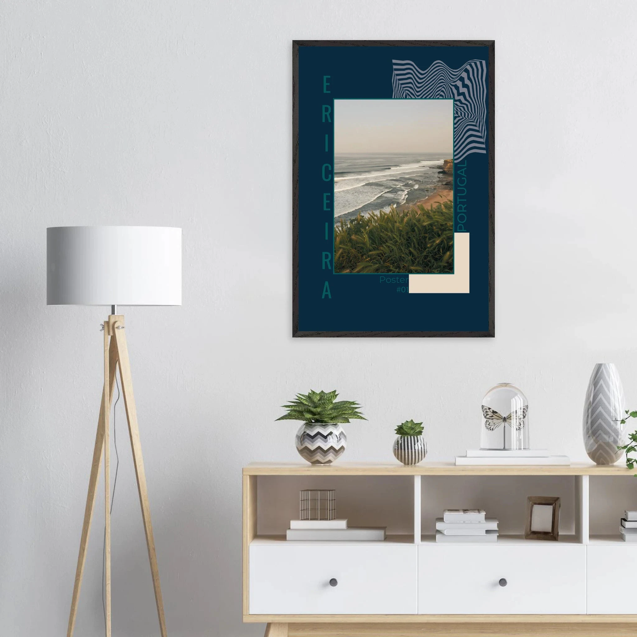 Ericeira, Portugal – World Surfing Reserve nördlich von Lissabon mit Reefbreaks wie Coxos und Ribeira d'Ilhas. Poster im Galerie-Holzrahmen.