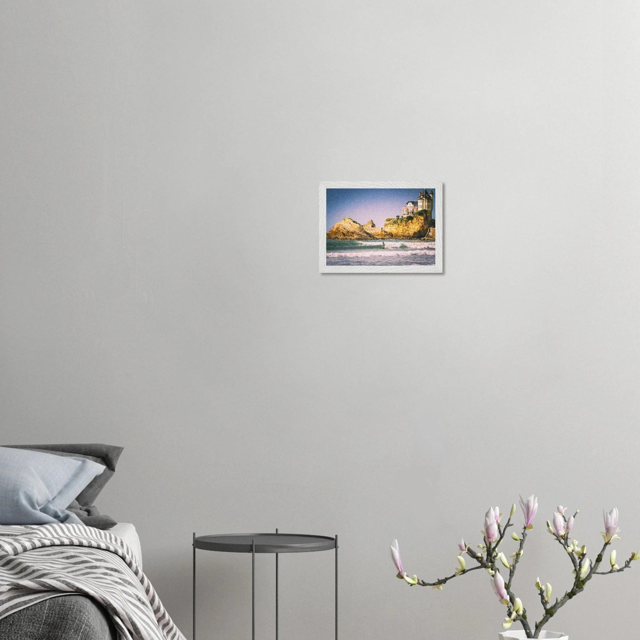Biarritz, Frankreich – Mondäner Surfort am baskischen Atlantik, Wiege des europäischen Wellenreitens seit den 1950er-Jahren. Poster im Galerie-Holzrahmen.