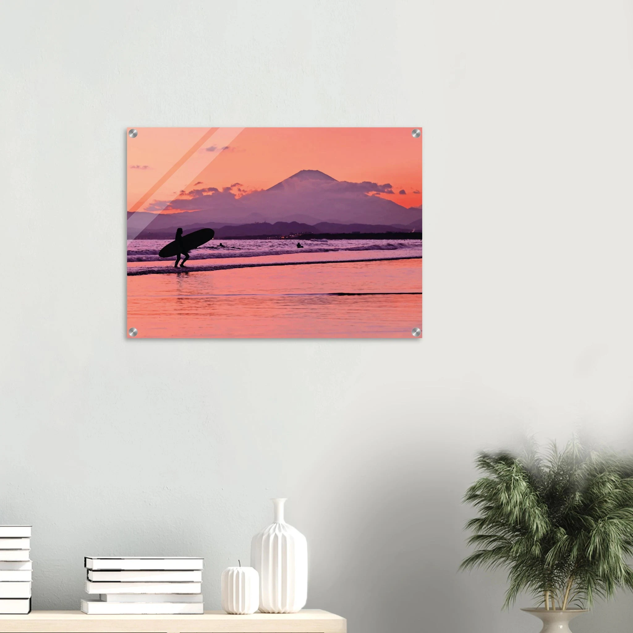Shonan, Japan – Surfregion an der Sagami-Bucht südwestlich von Tokio, Wiege des japanischen Wellenreitens. Kunstdruck auf Acrylglas.