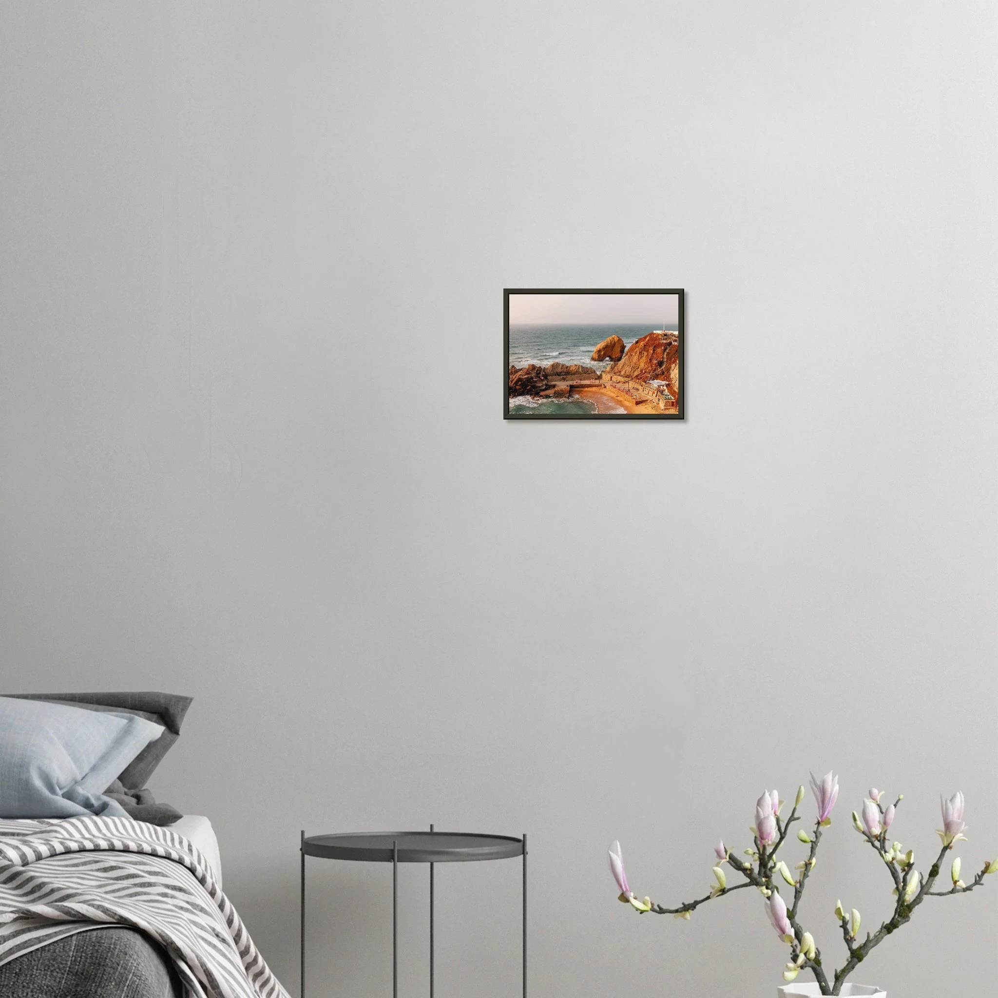 Santa Cruz, Spanien – Kanarische Hauptstadt Teneriffas mit Reefbreaks an der Nordküste wie El Confital. Poster im Metallrahmen.